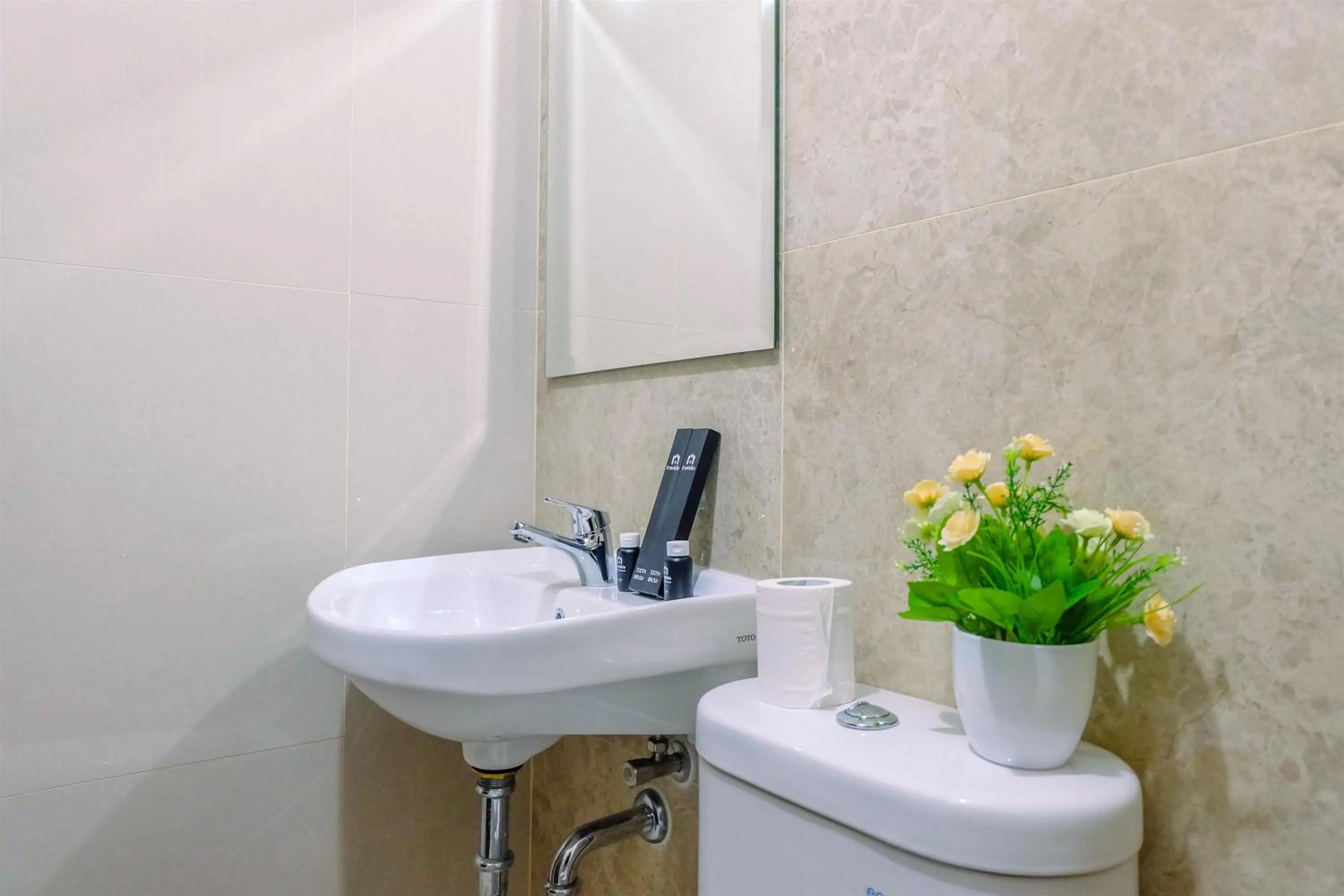 Simply and Homey Studio Transpark Cibubur Apartment By Travelio