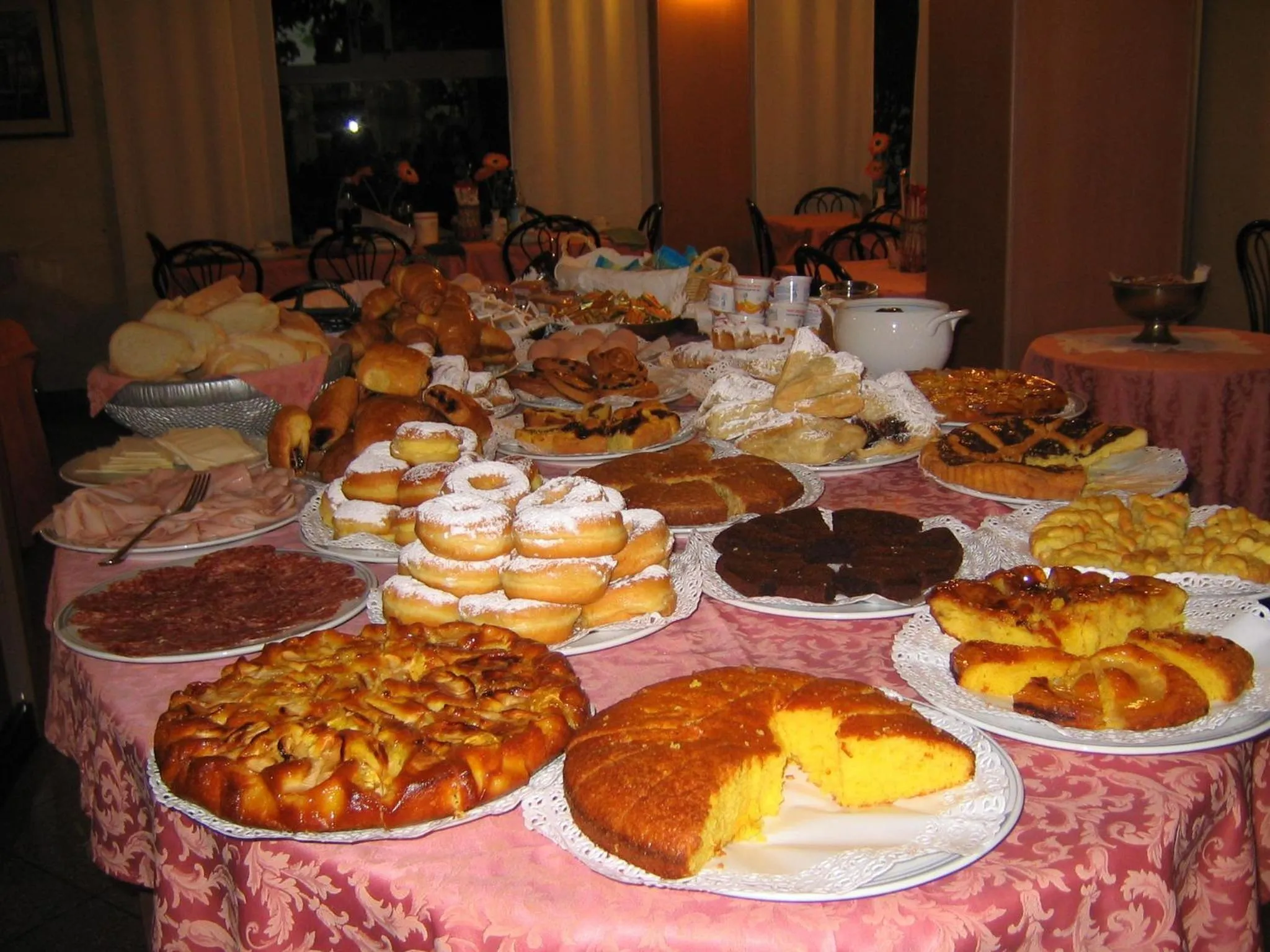 Food and drinks in Hotel Atlantic