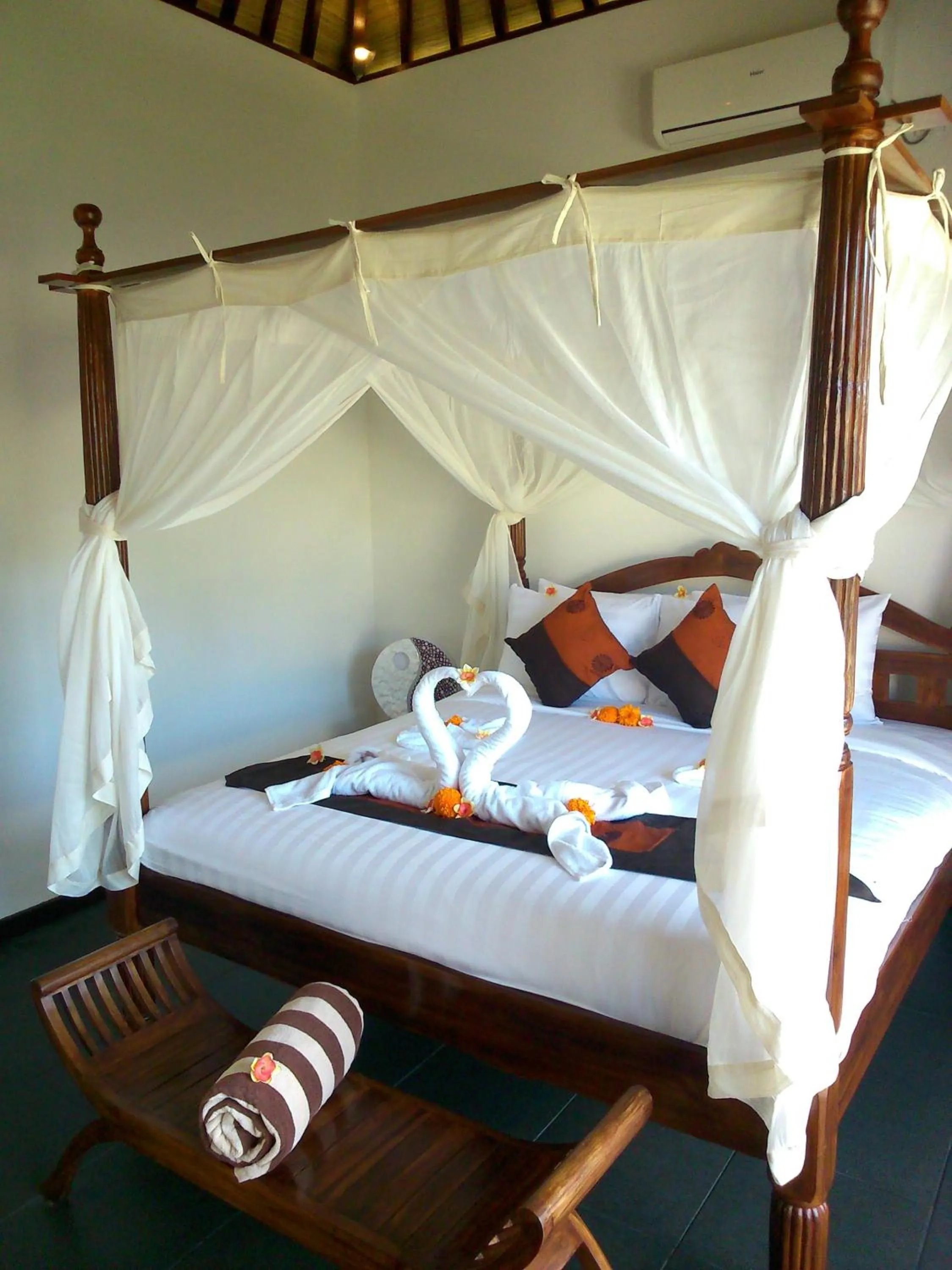Bed in Uma Kama Villa