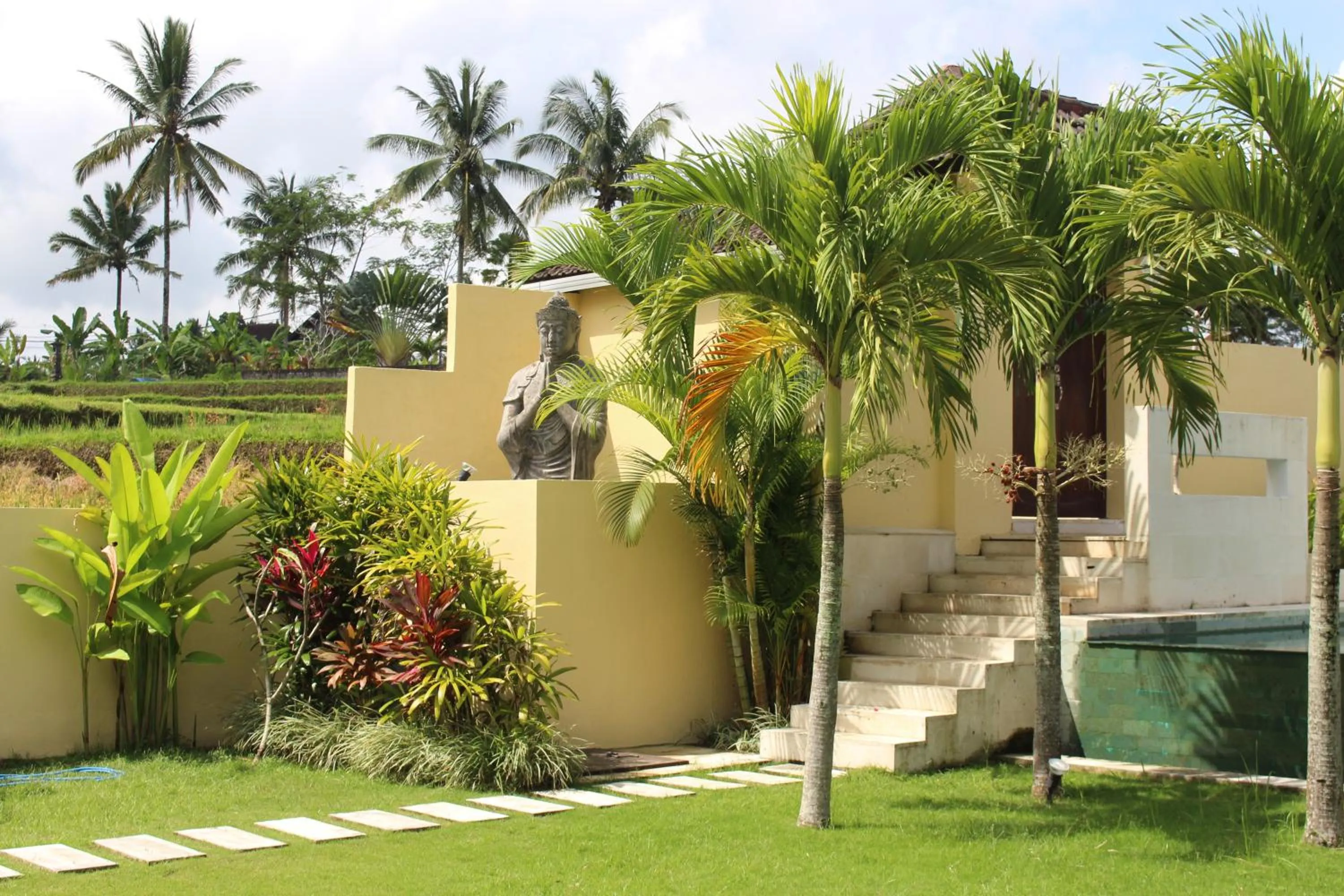 Facade/entrance in Uma Kama Villa