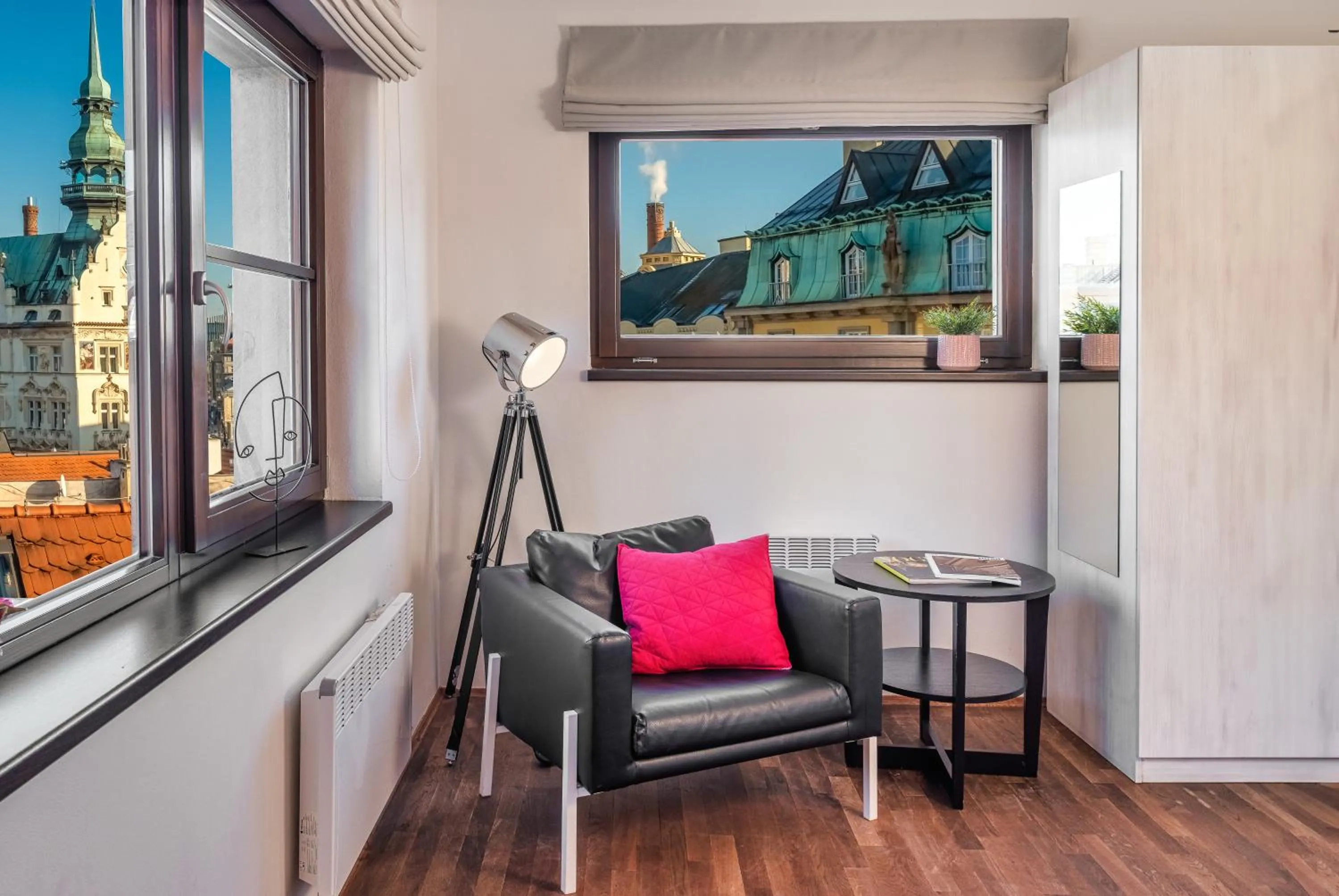 Seating area in 4 Arts Apartments by Adrez