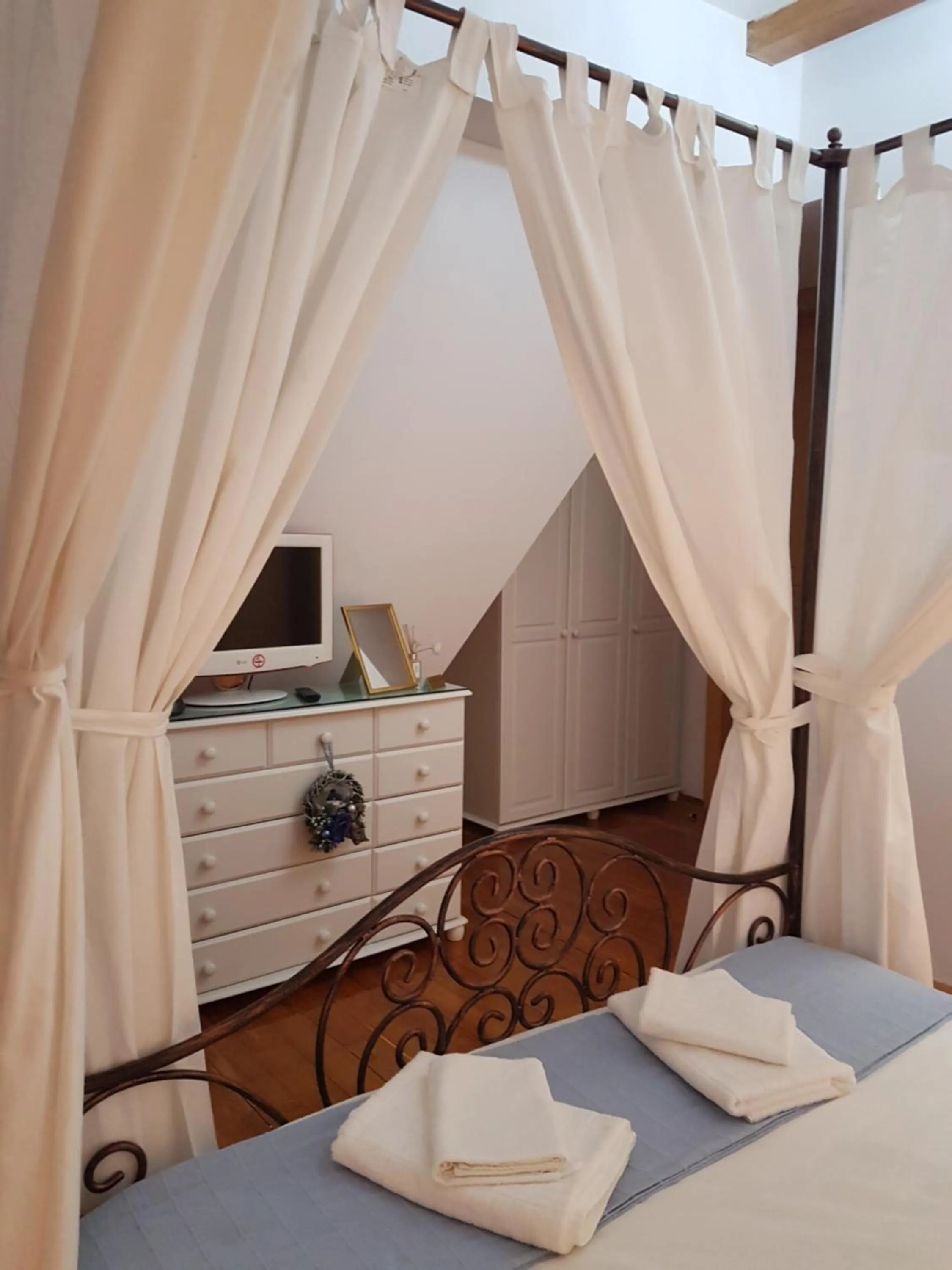 Bedroom, Bed in Bucharest Boutique Accommodation by Hotels