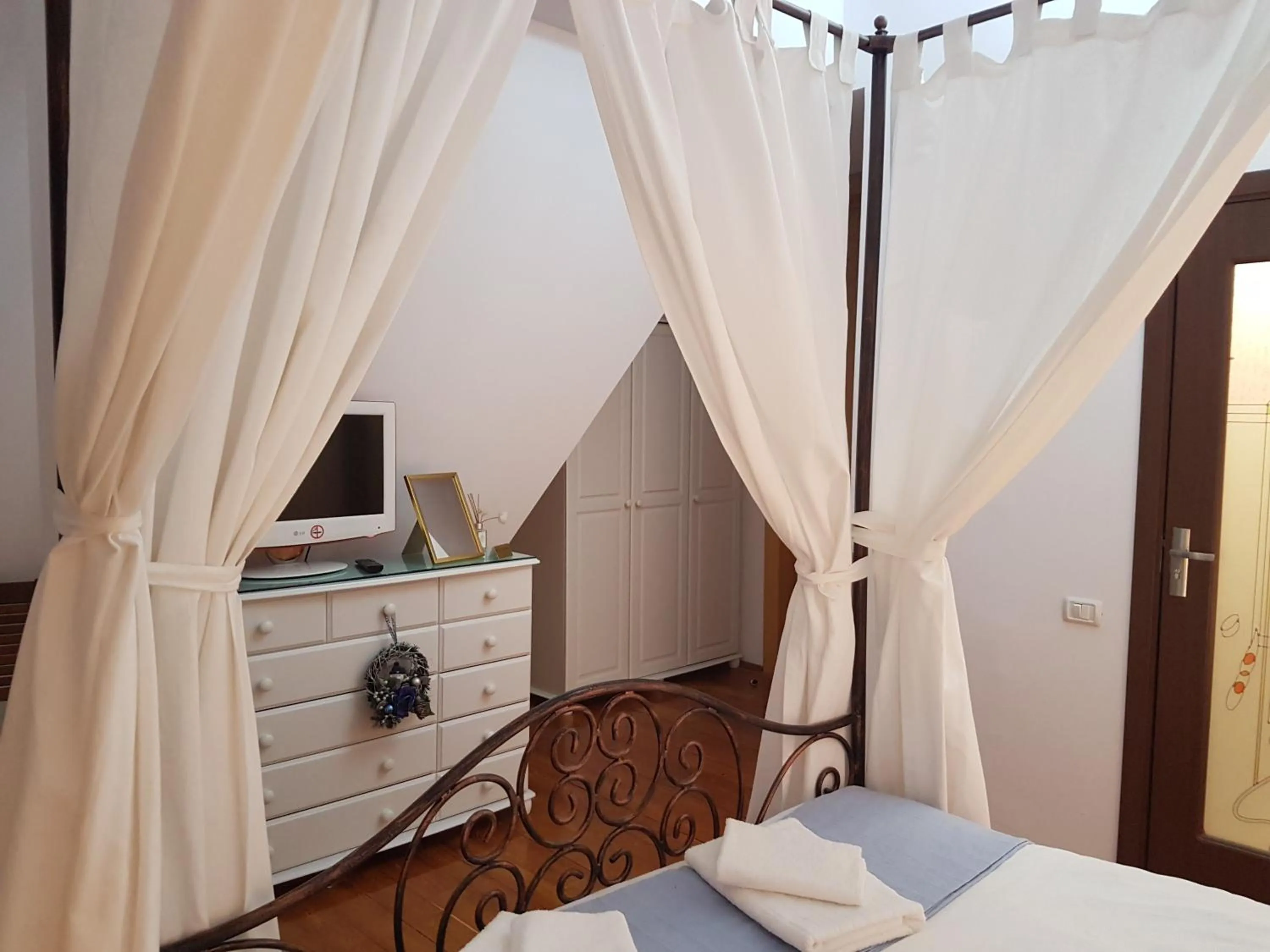 Bedroom, Bed in Bucharest Boutique Accommodation by Hotels