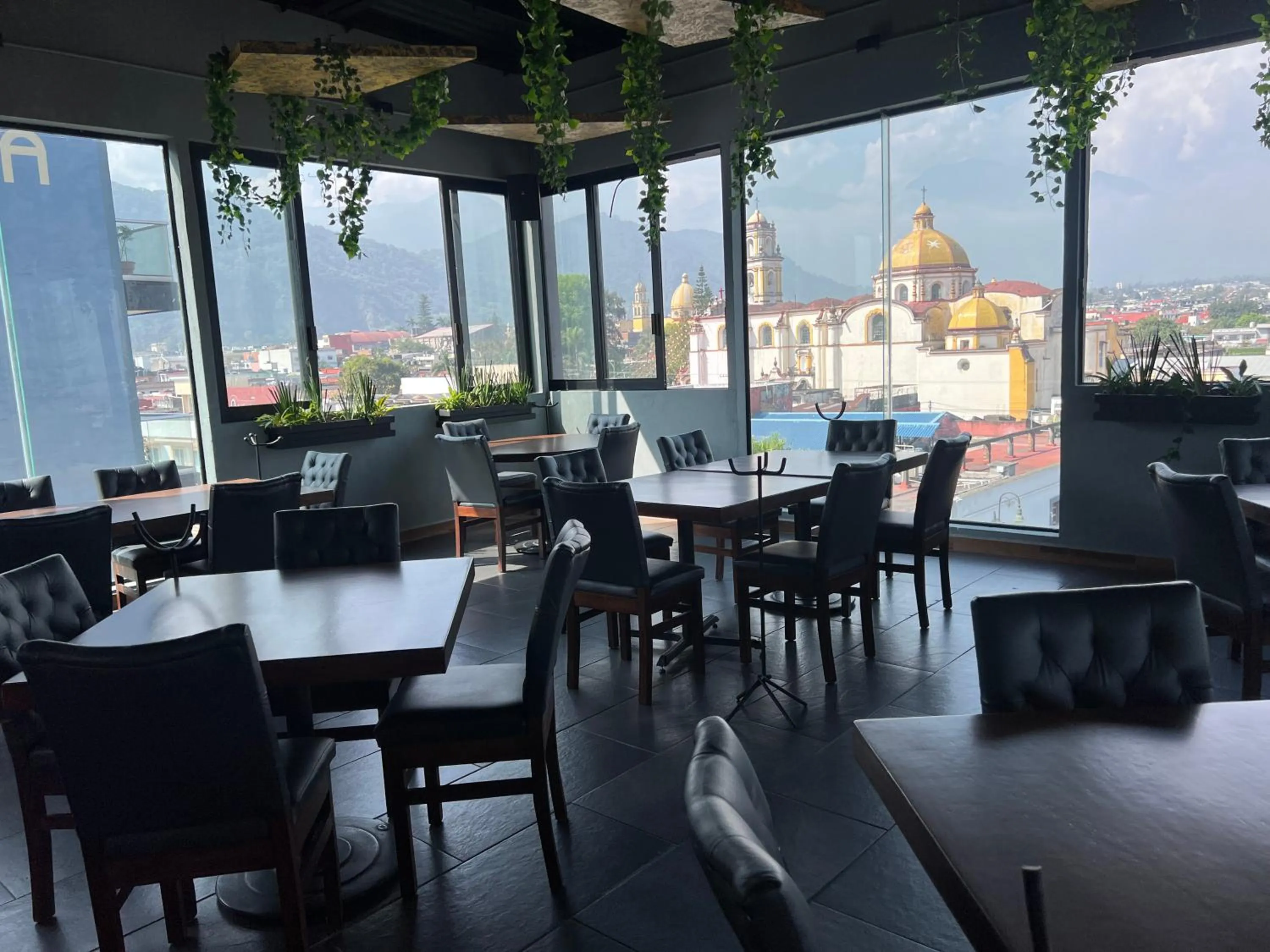 Restaurant/places to eat in Hotel HAUS Express