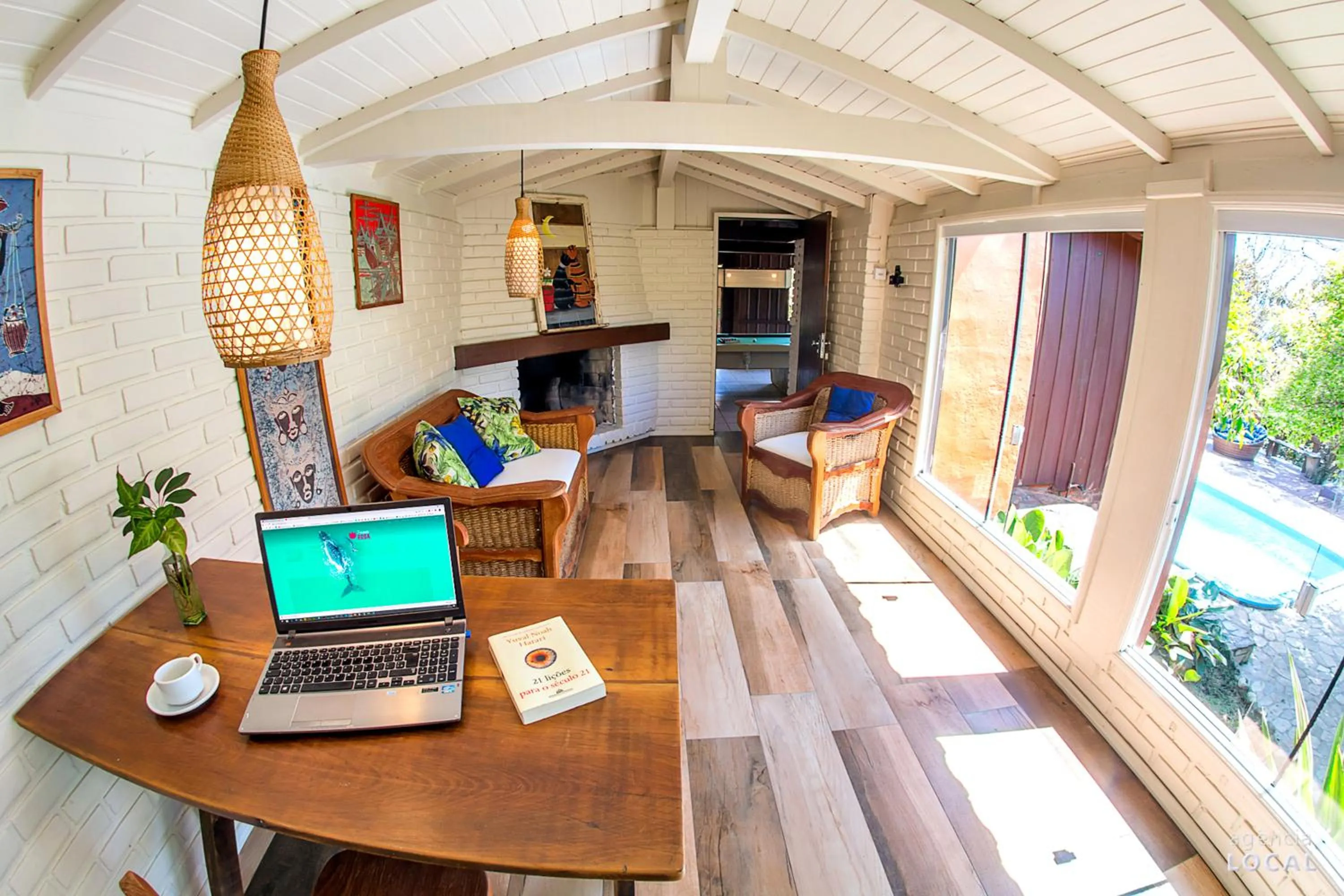 Communal lounge/ TV room in Pousada Rosa