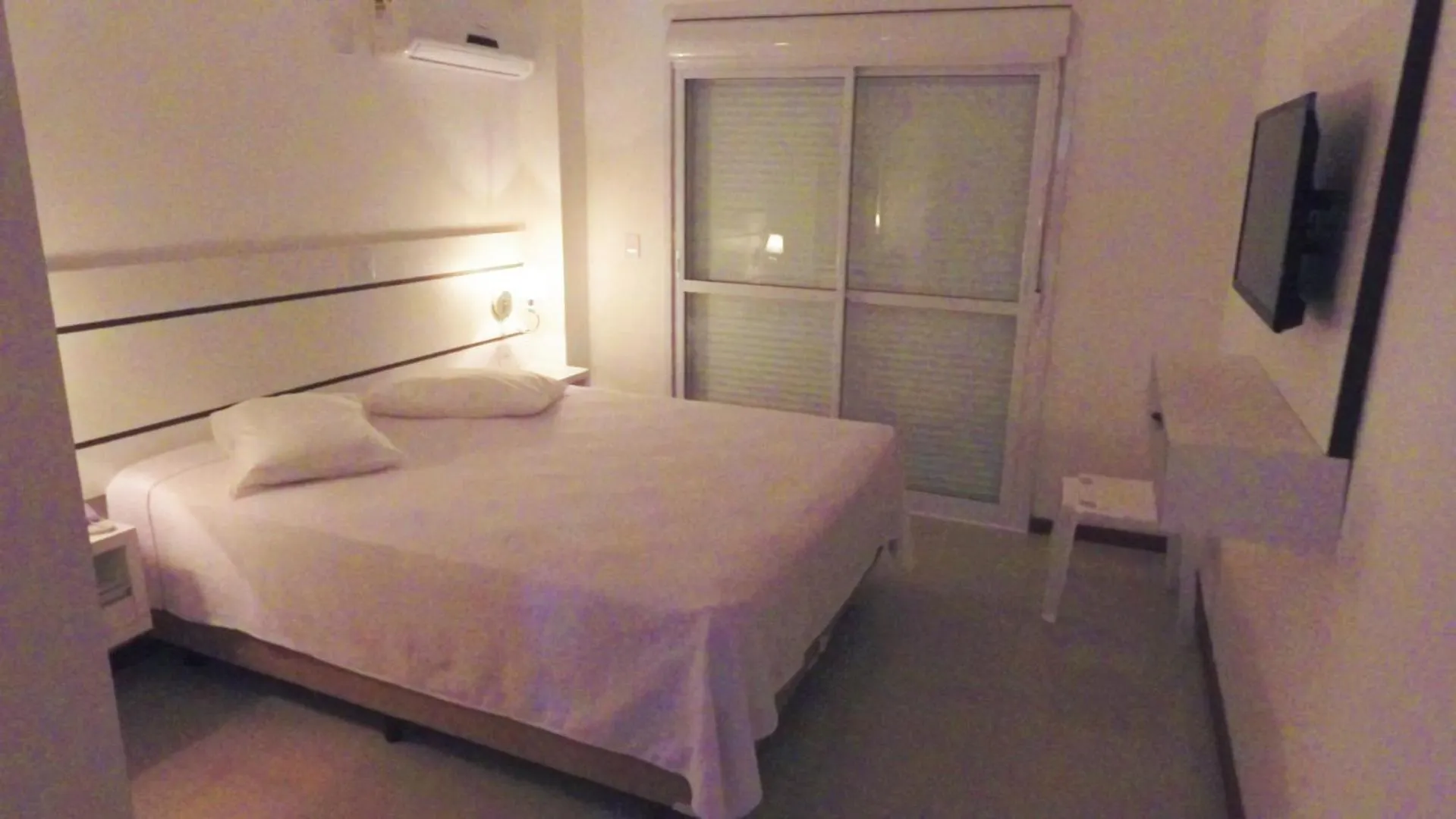 Photo of the whole room, Bed in Pousada Molhes da Barra