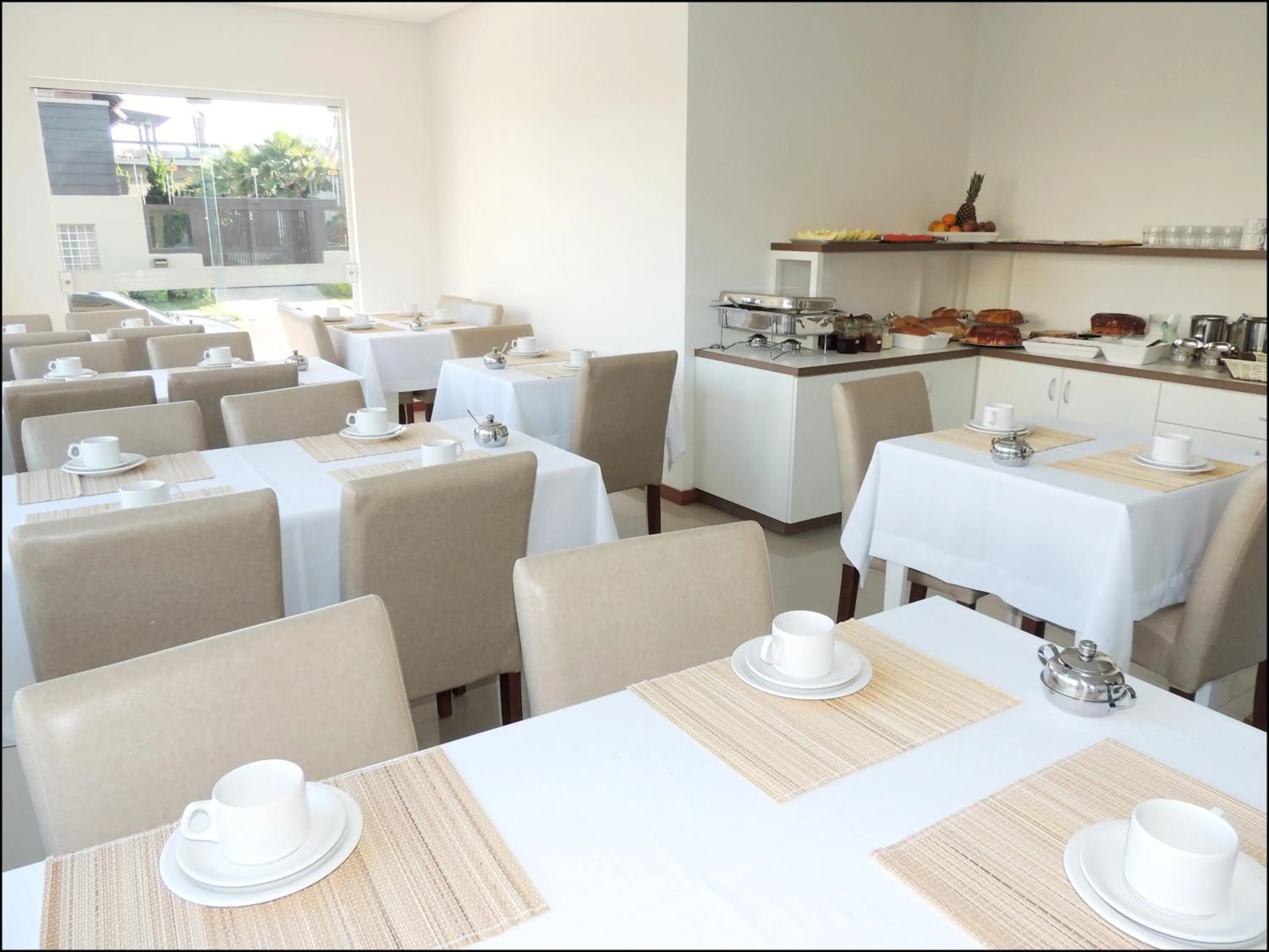 Restaurant/places to eat in Pousada Molhes da Barra