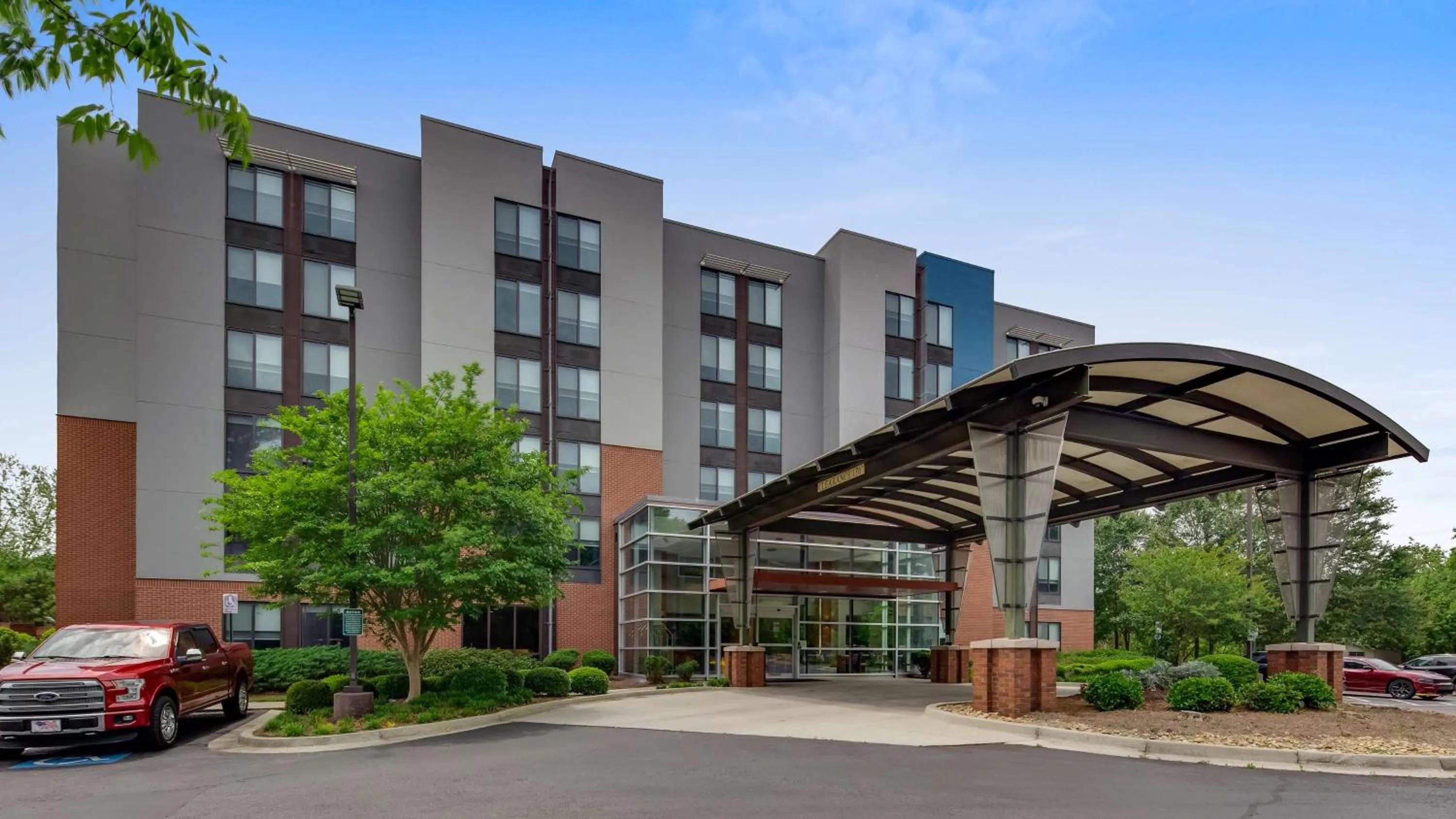 Property Building in Best Western Plus Augusta North Inn & Suites
