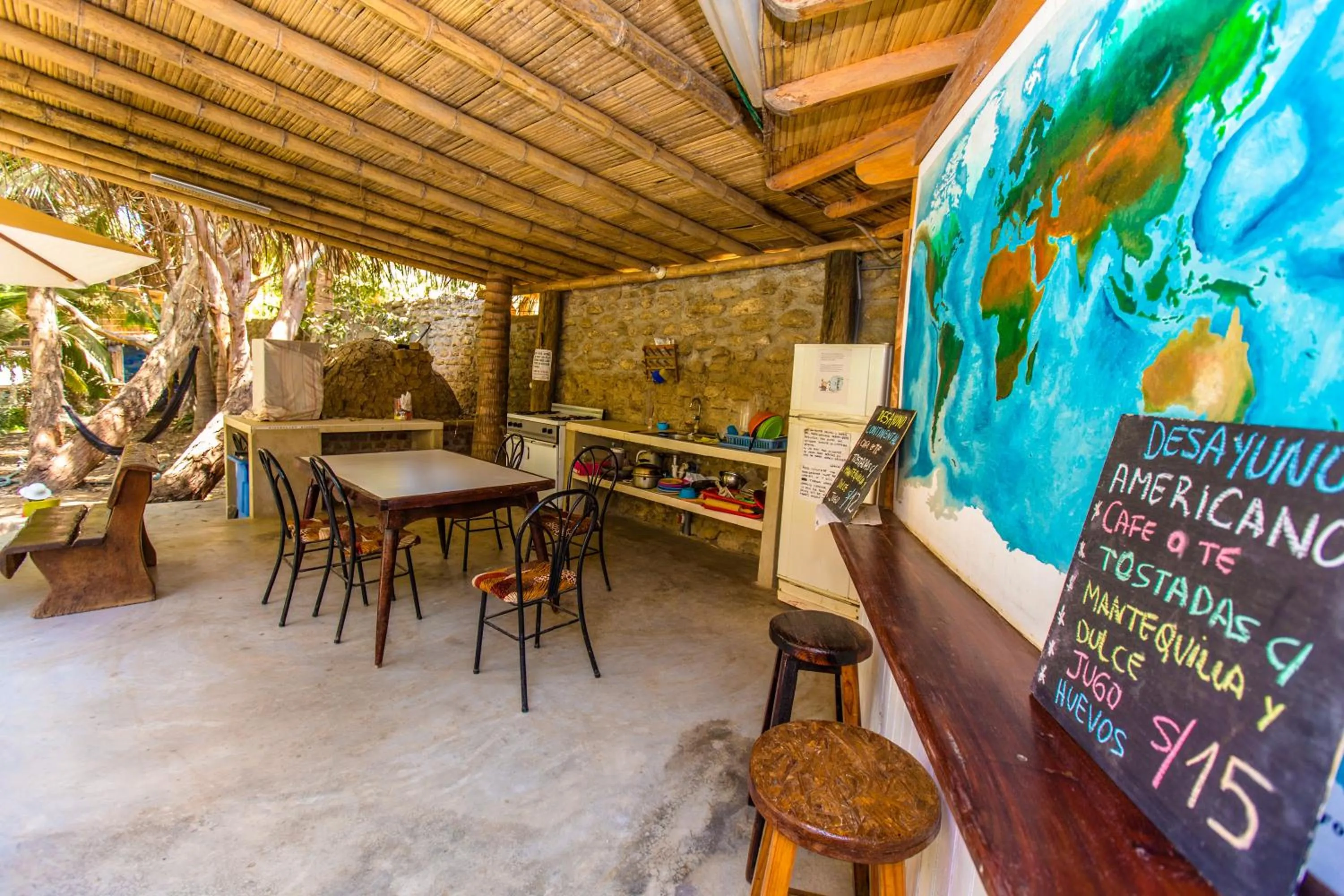 Restaurant/places to eat in La Posada