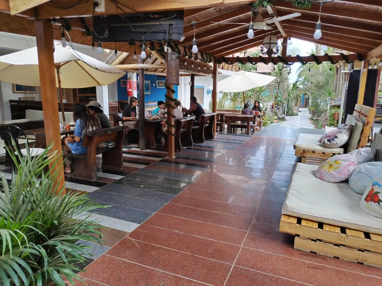 Restaurant/places to eat in La Posada