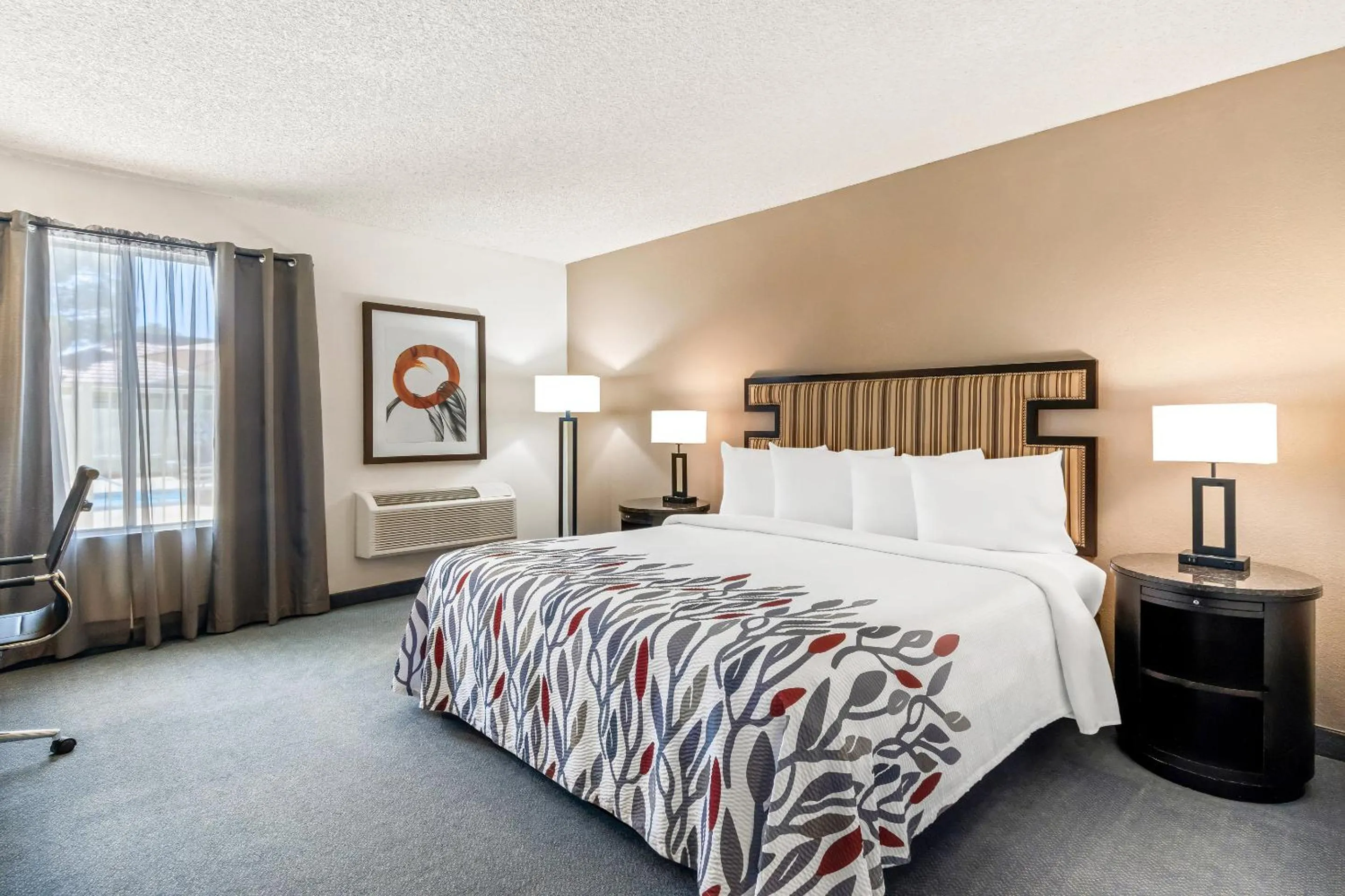 Bedroom, Bed in Red Roof Inn Ridgecrest