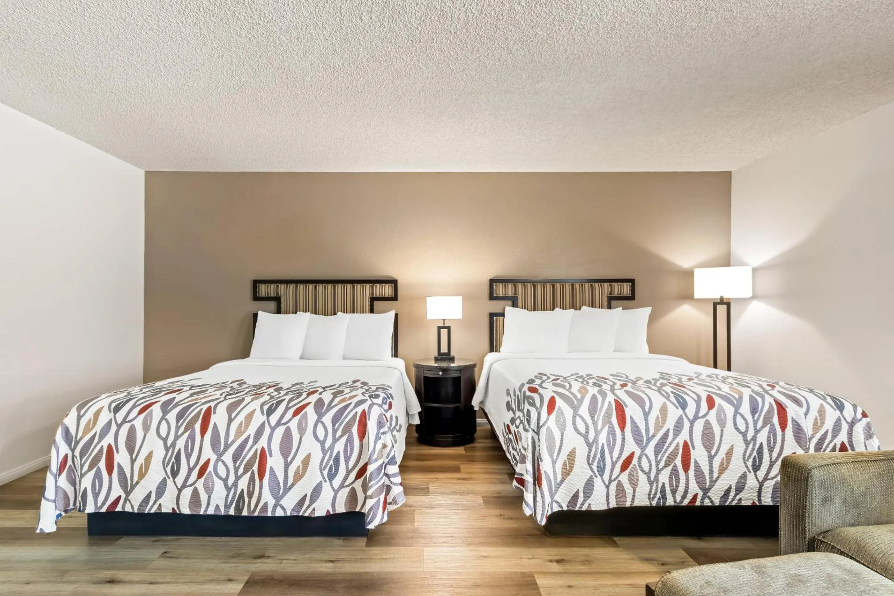 Bedroom, Bed in Red Roof Inn Ridgecrest