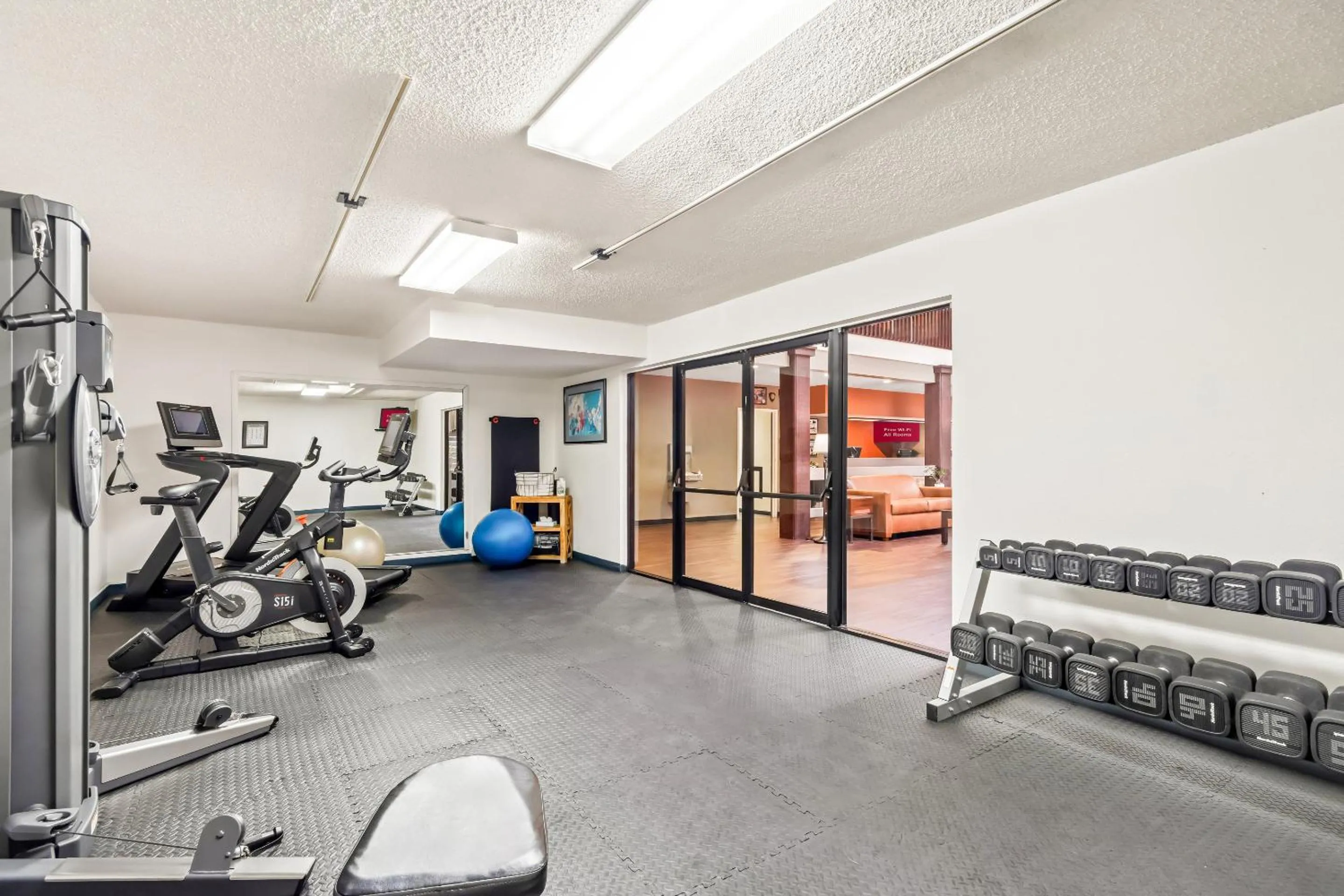 Fitness centre/facilities in Red Roof Inn Ridgecrest