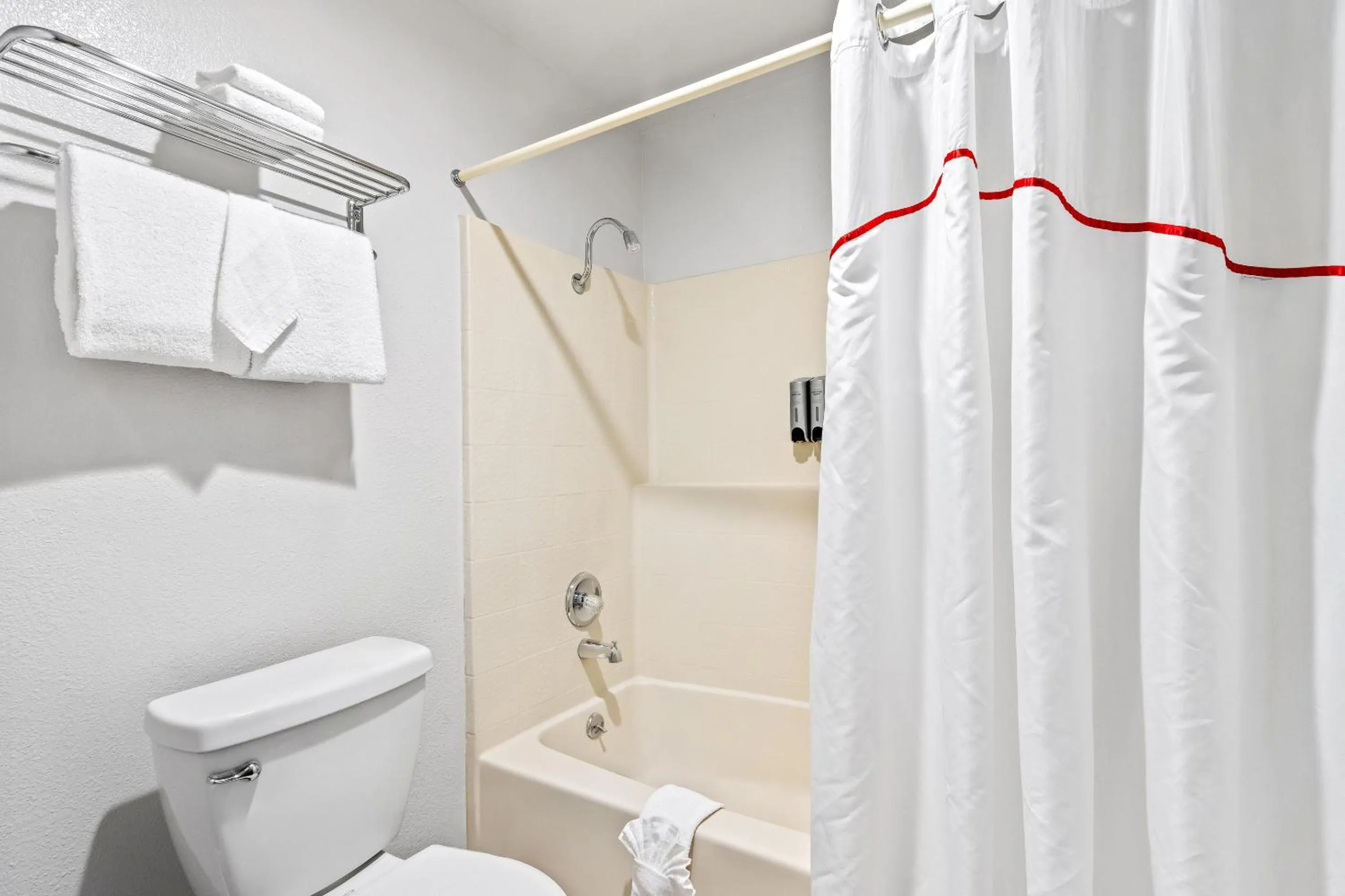 Bathroom in Red Roof Inn Ridgecrest