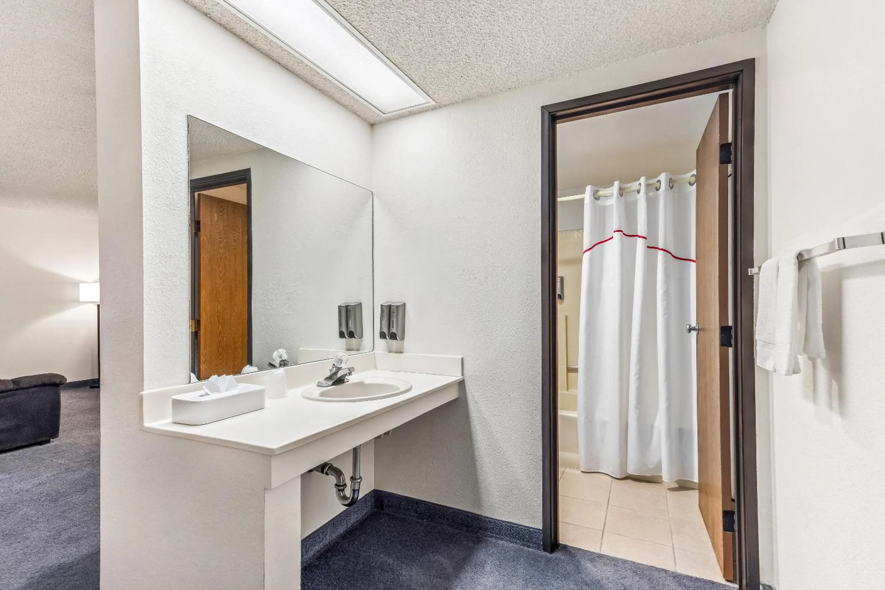 Bathroom in Red Roof Inn Ridgecrest