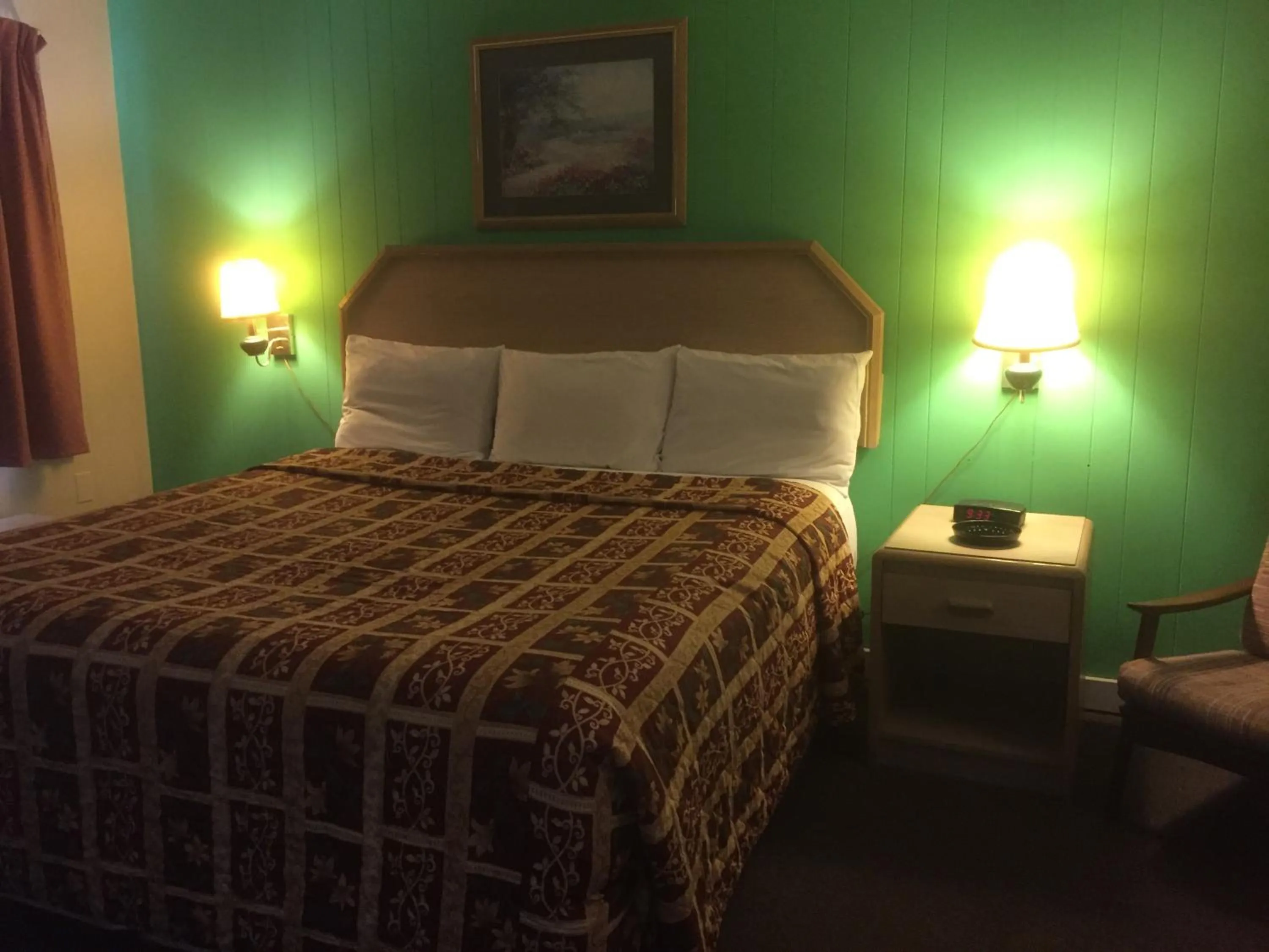 Bed in Twin Pine Motel