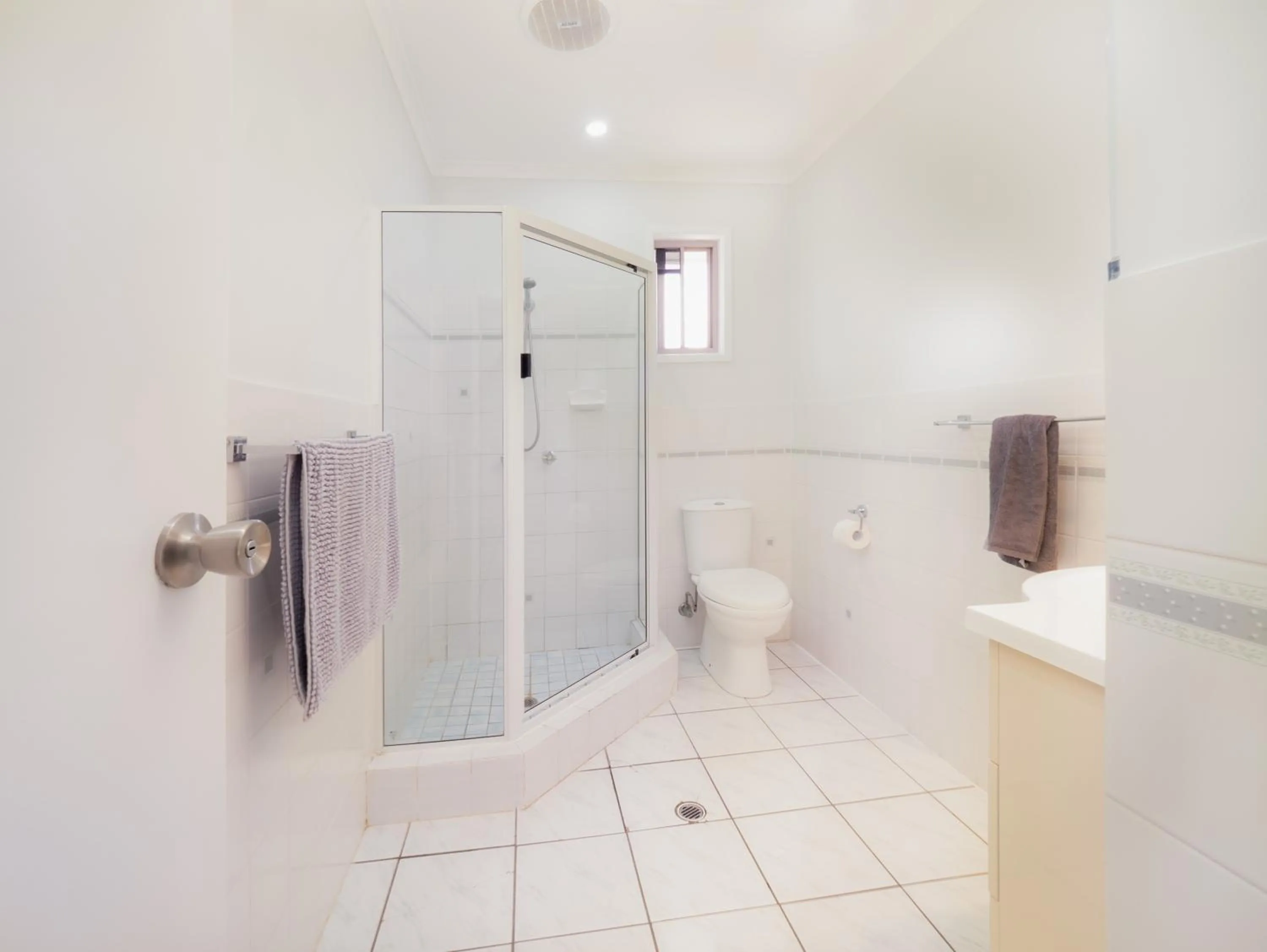 Shower in Boyne Island Motel and Villas