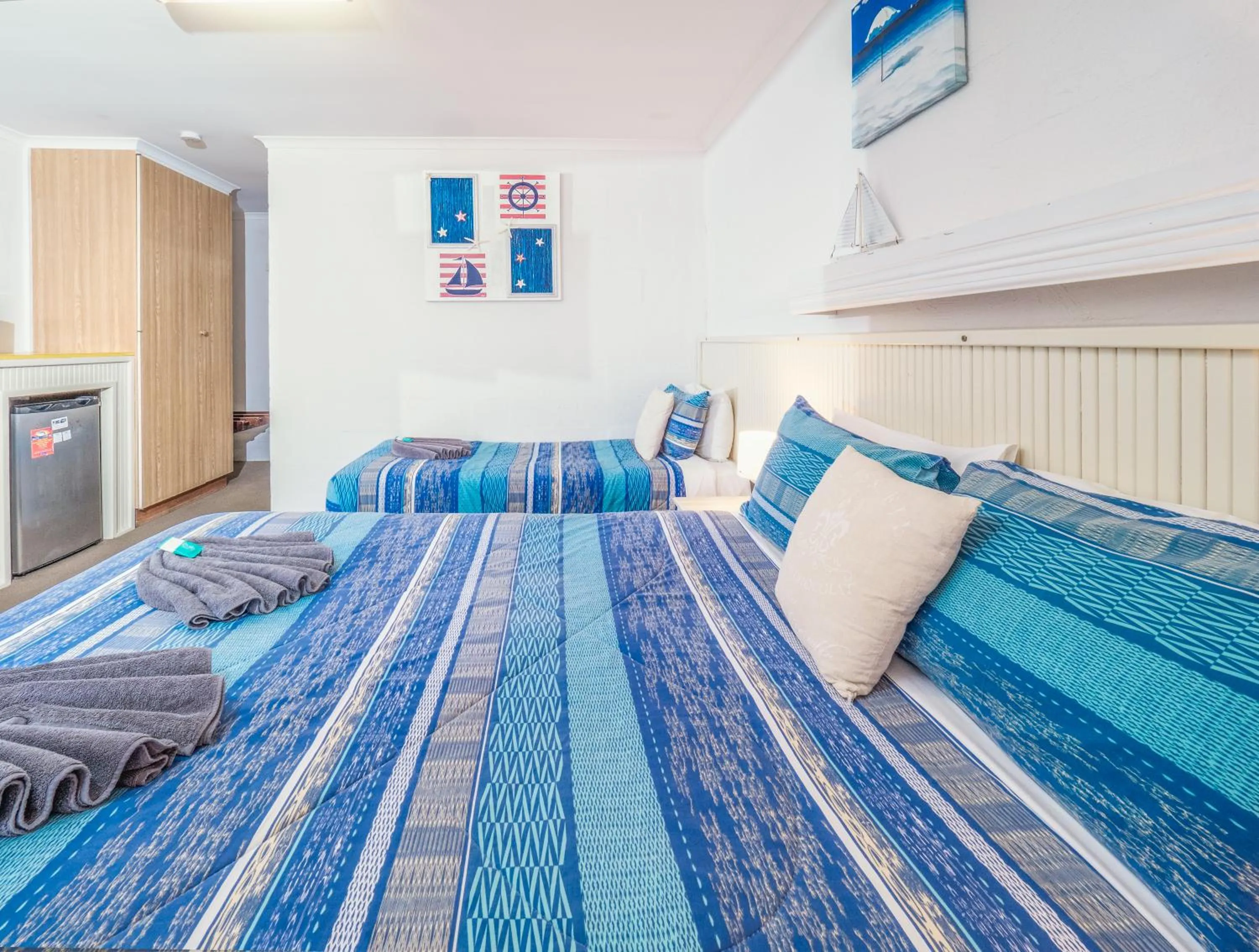 Photo of the whole room, Bed in Boyne Island Motel and Villas