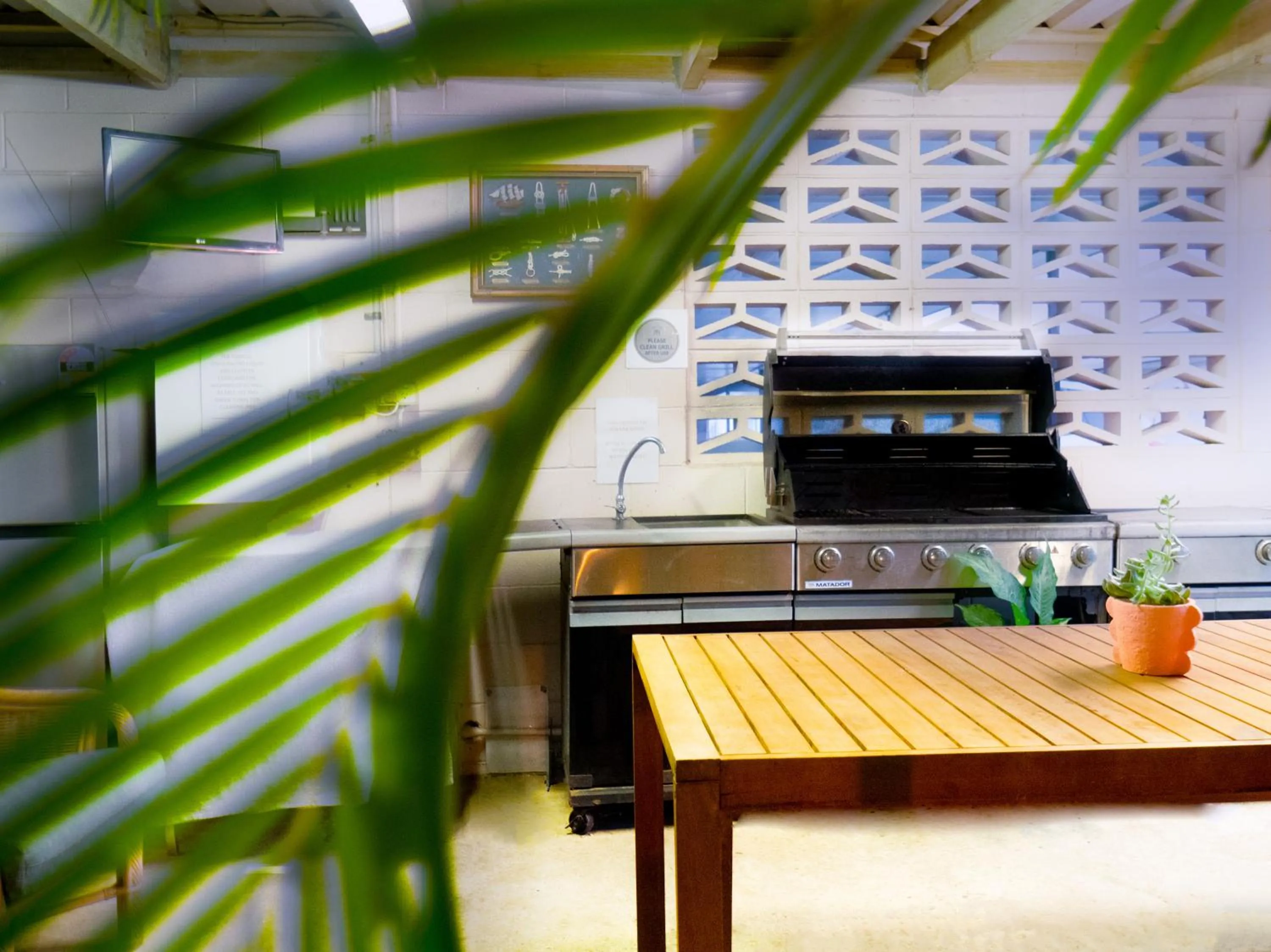 BBQ facilities in Boyne Island Motel and Villas