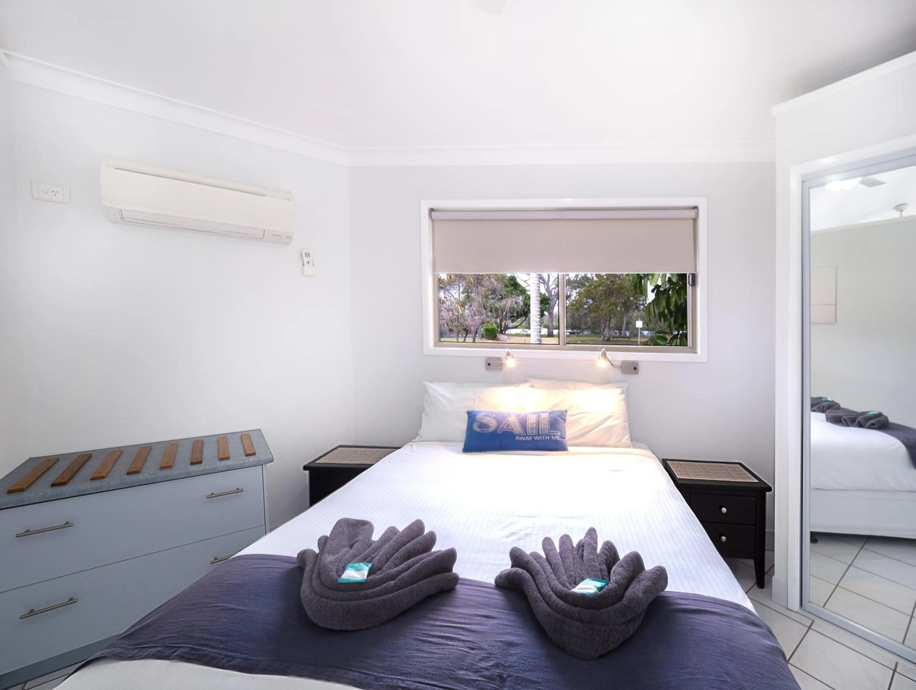 Bedroom, Bed in Boyne Island Motel and Villas