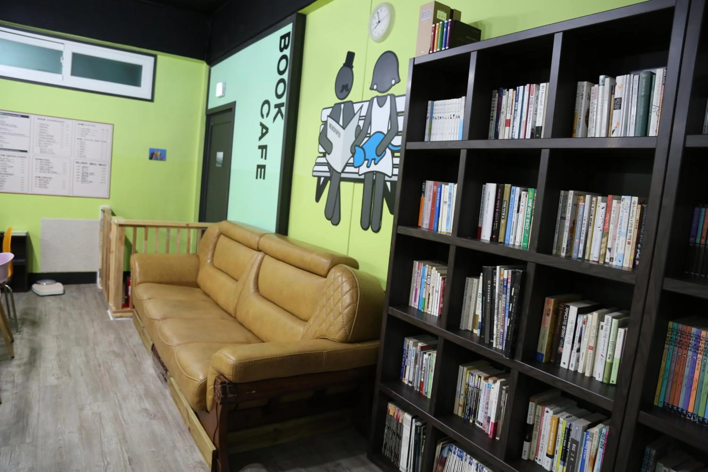 Library in Ekonomy Hotel Incheon