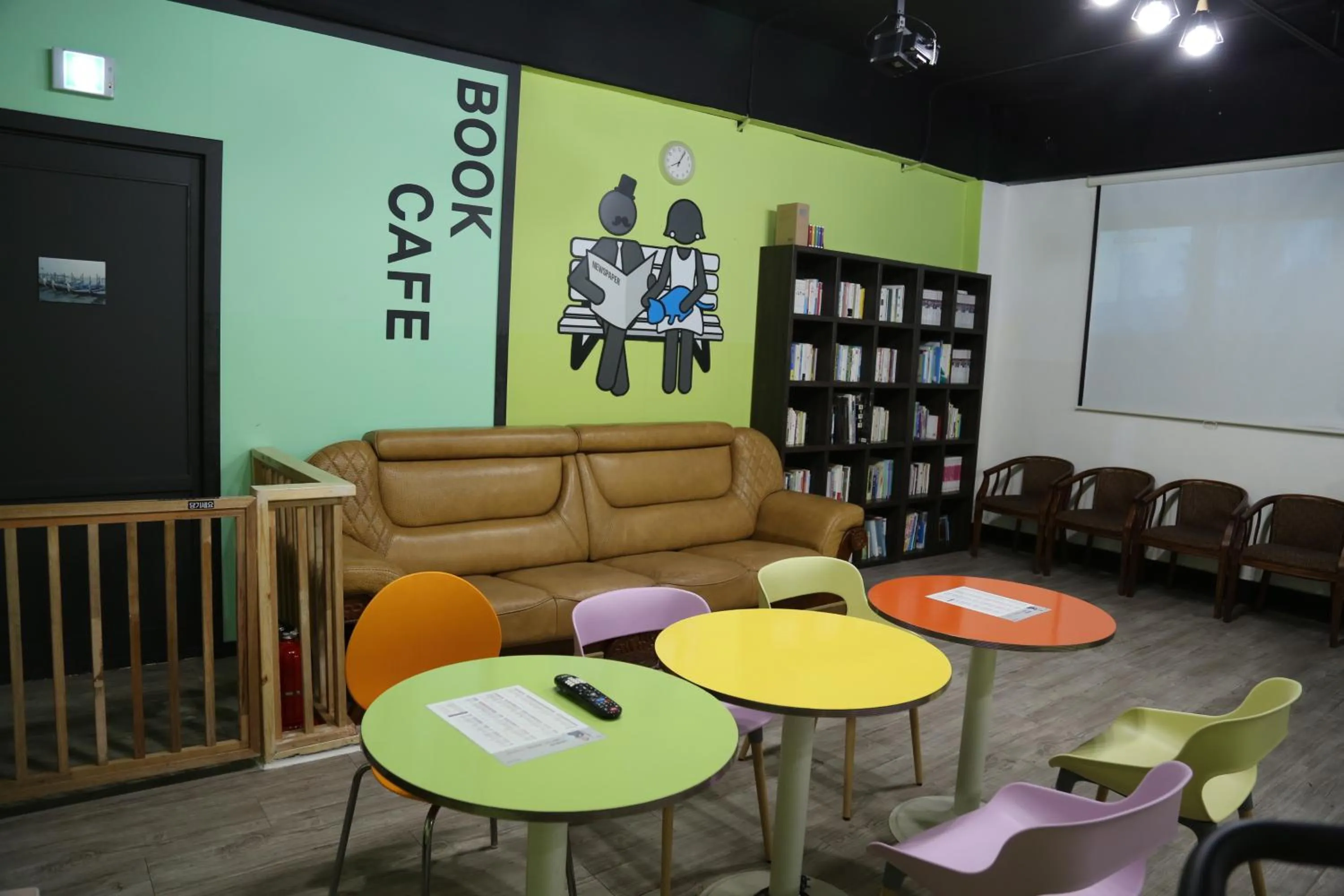 Seating area in Ekonomy Hotel Incheon