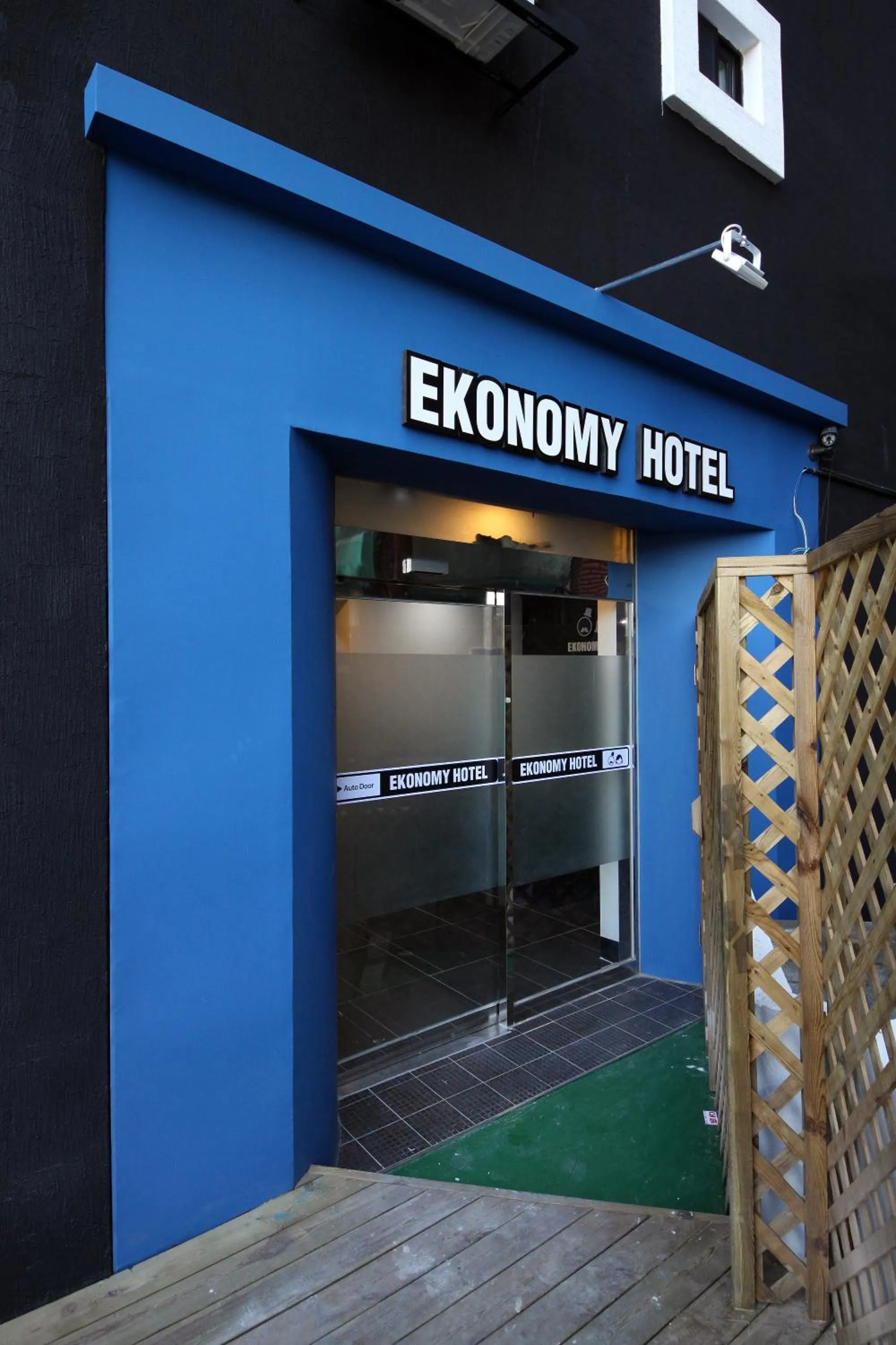 Facade/entrance in Ekonomy Hotel Incheon