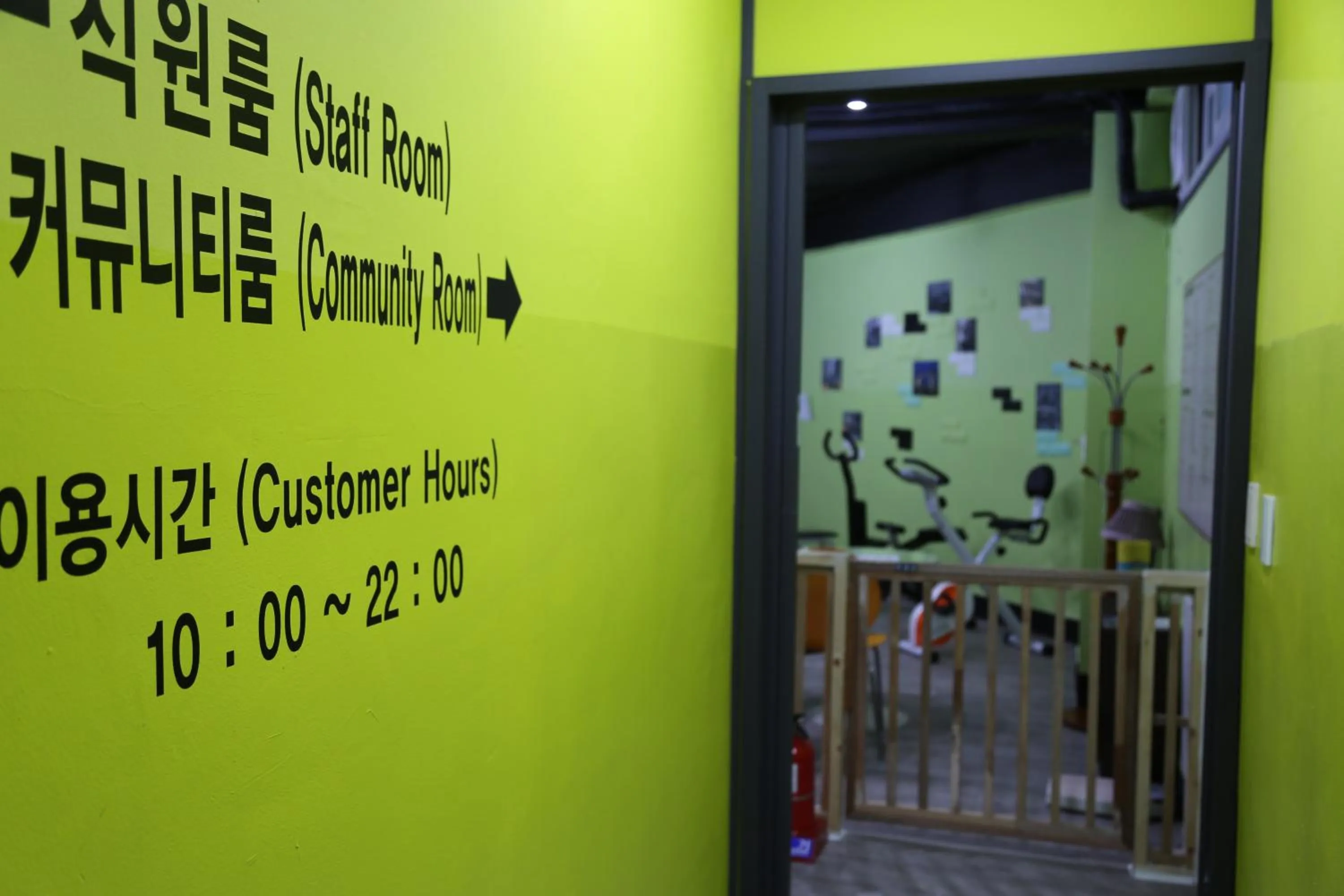 Communal lounge/ TV room in Ekonomy Hotel Incheon