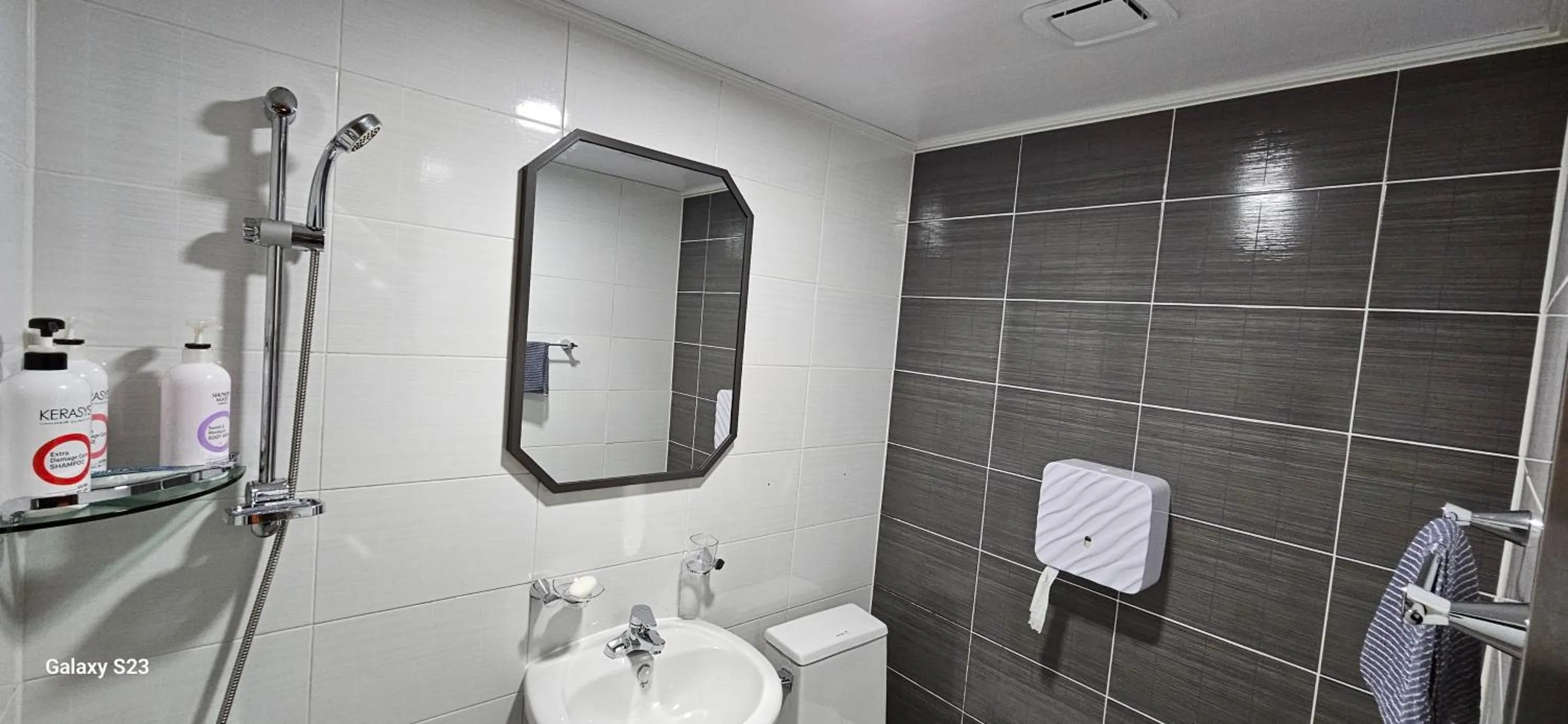 Bathroom in Ekonomy Hotel Incheon