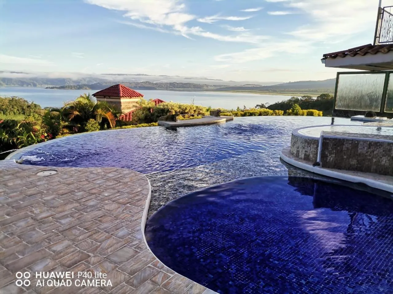 Swimming pool in Hotel Linda Vista