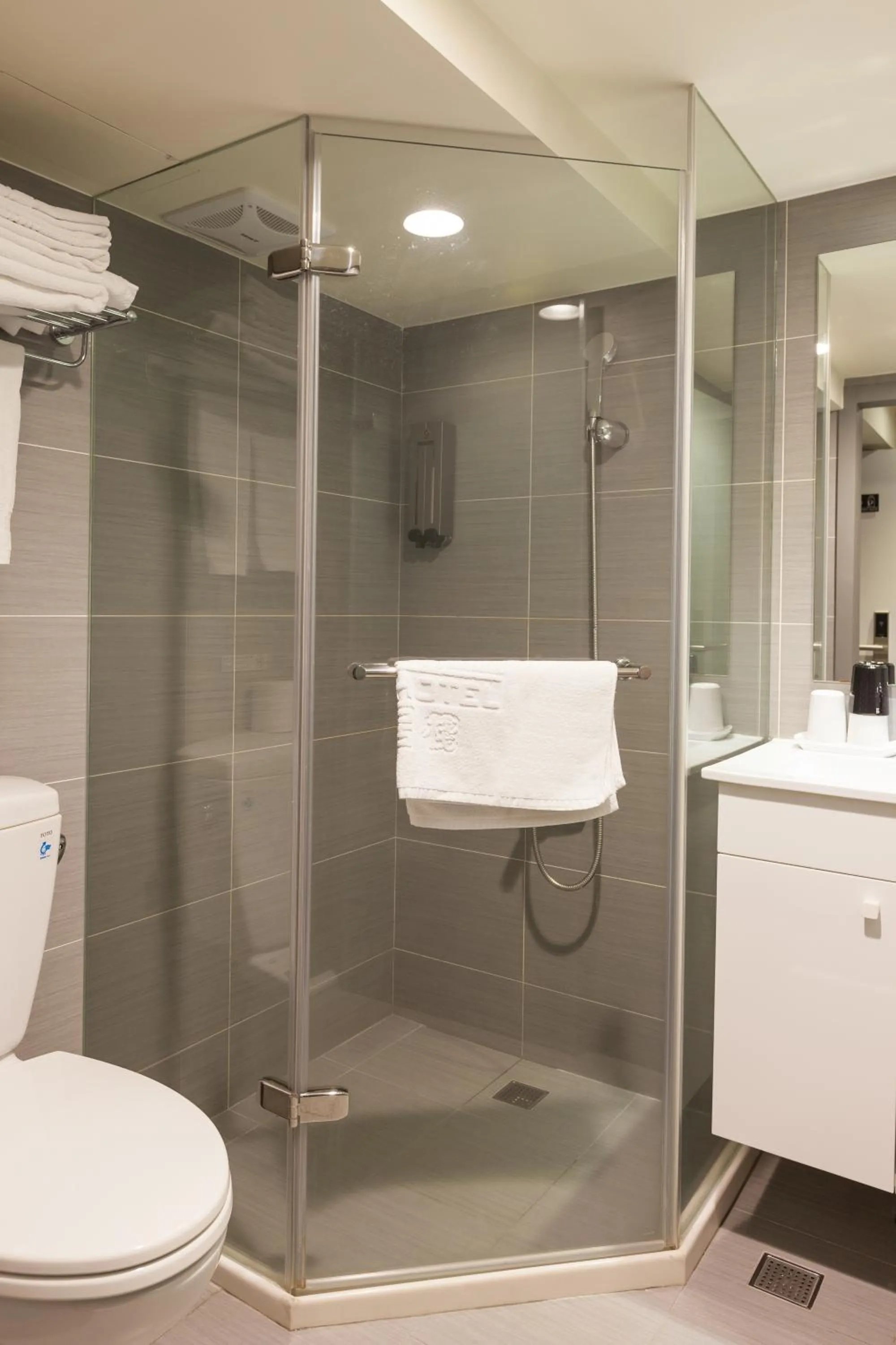 Toilet in 9ine Hotel