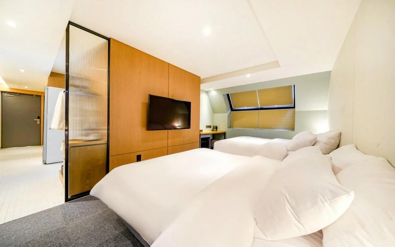 Bed in Haeundae The Van Hotel