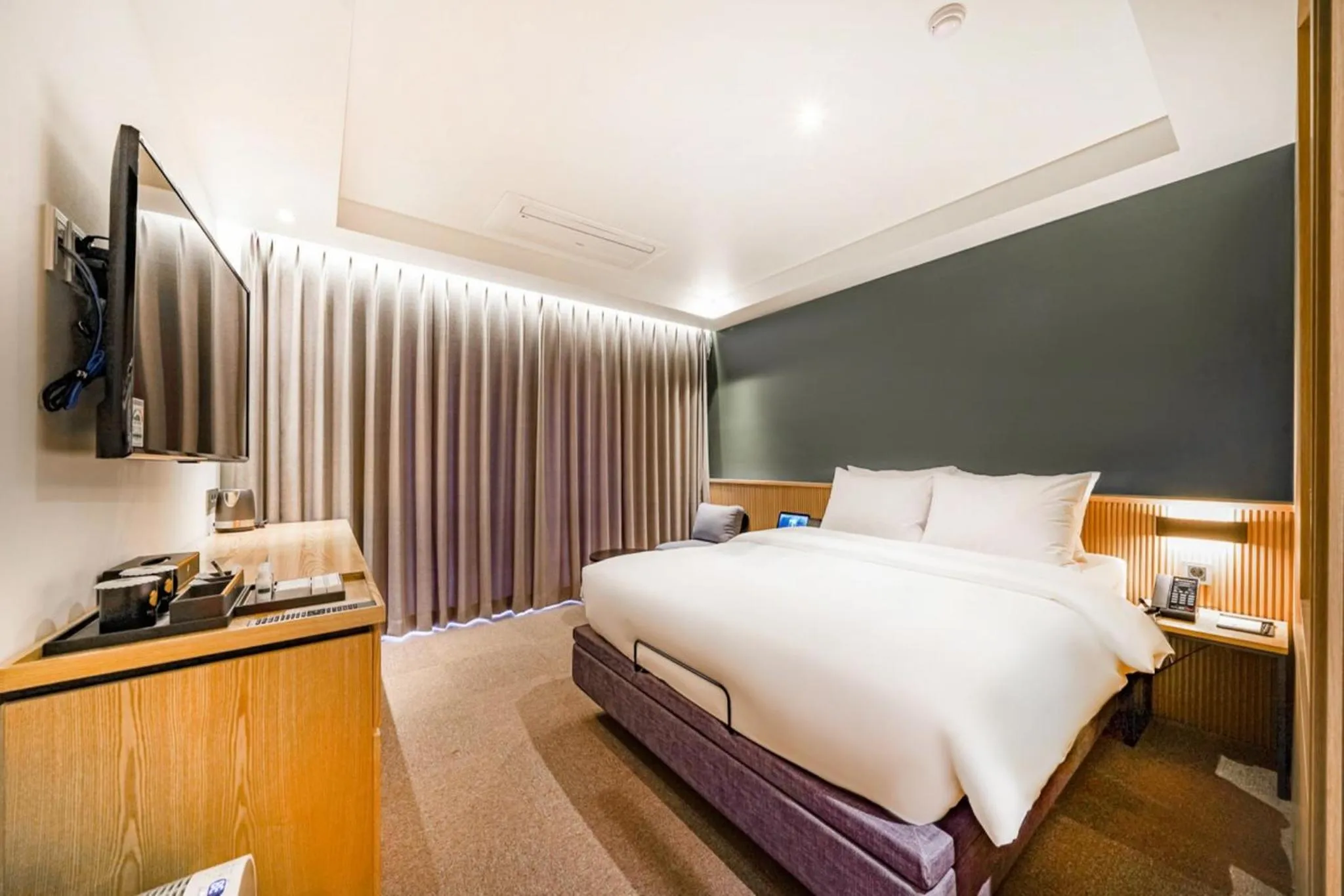 Bedroom, Bed in Haeundae The Van Hotel