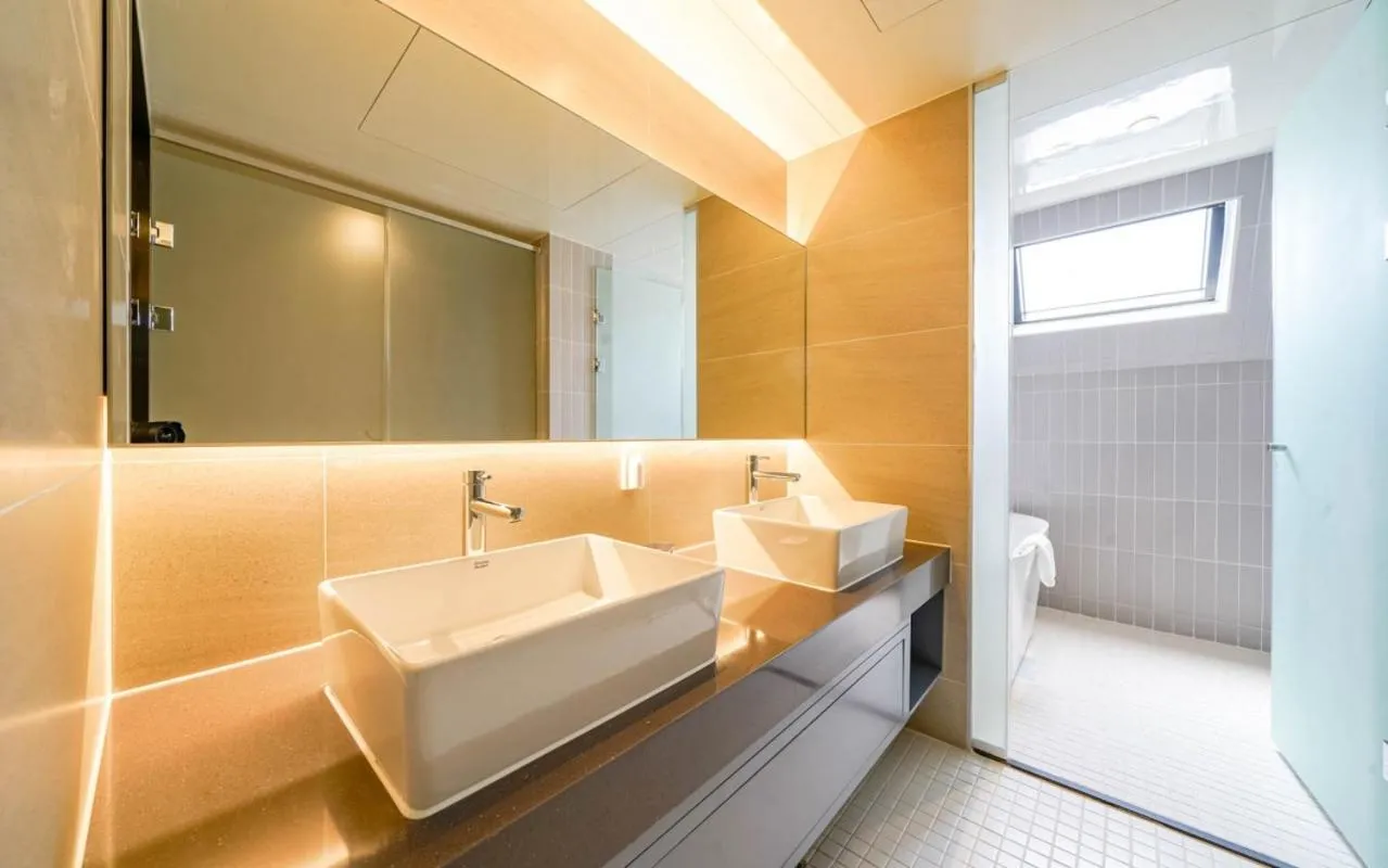 Shower in Haeundae The Van Hotel