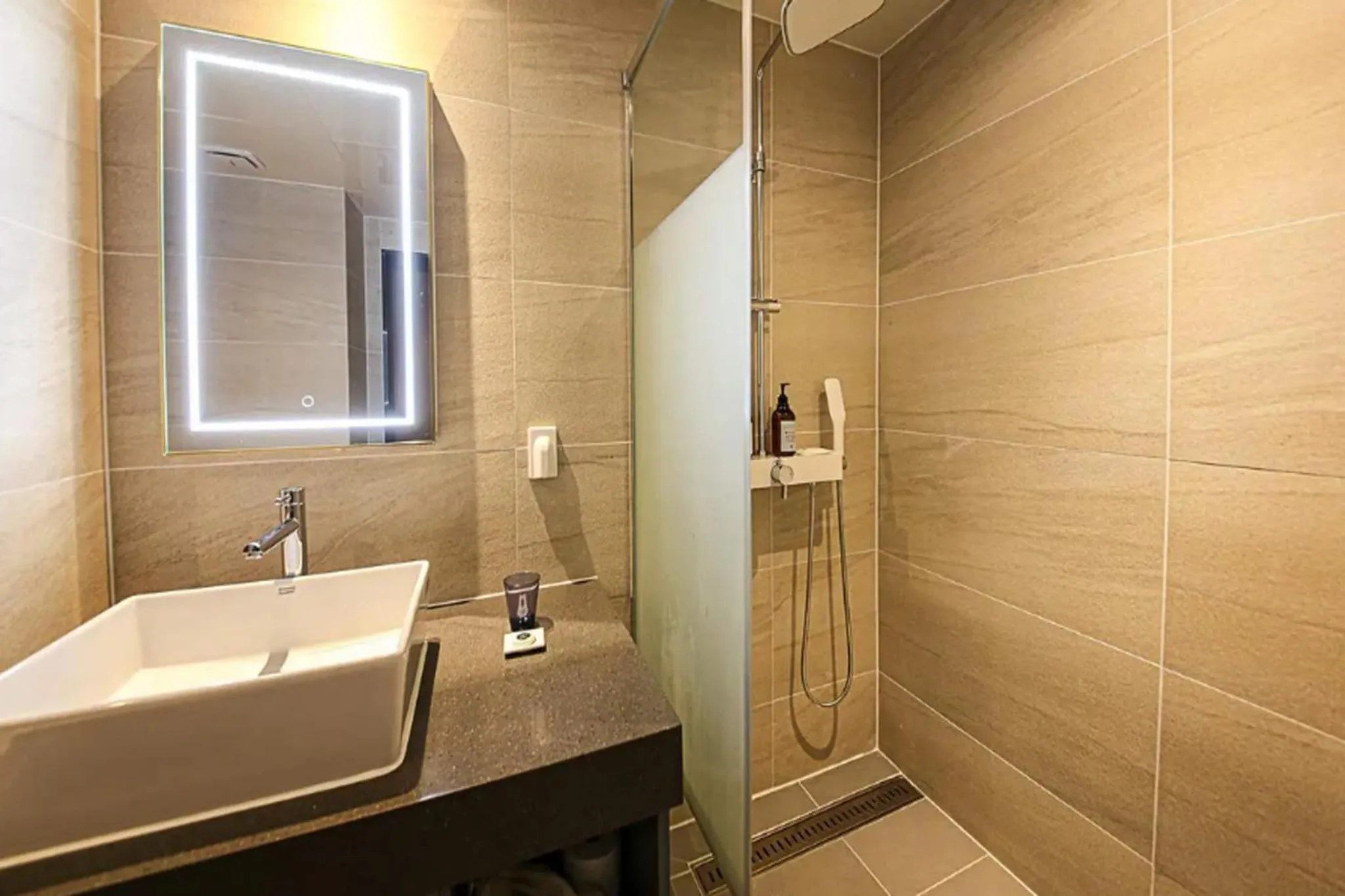 Shower in Haeundae The Van Hotel