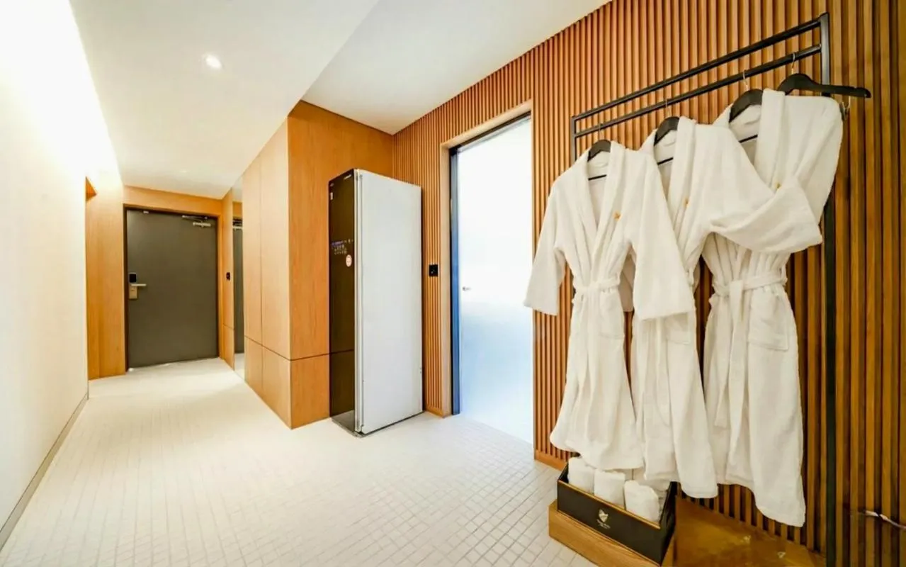 Photo of the whole room, Bed in Haeundae The Van Hotel