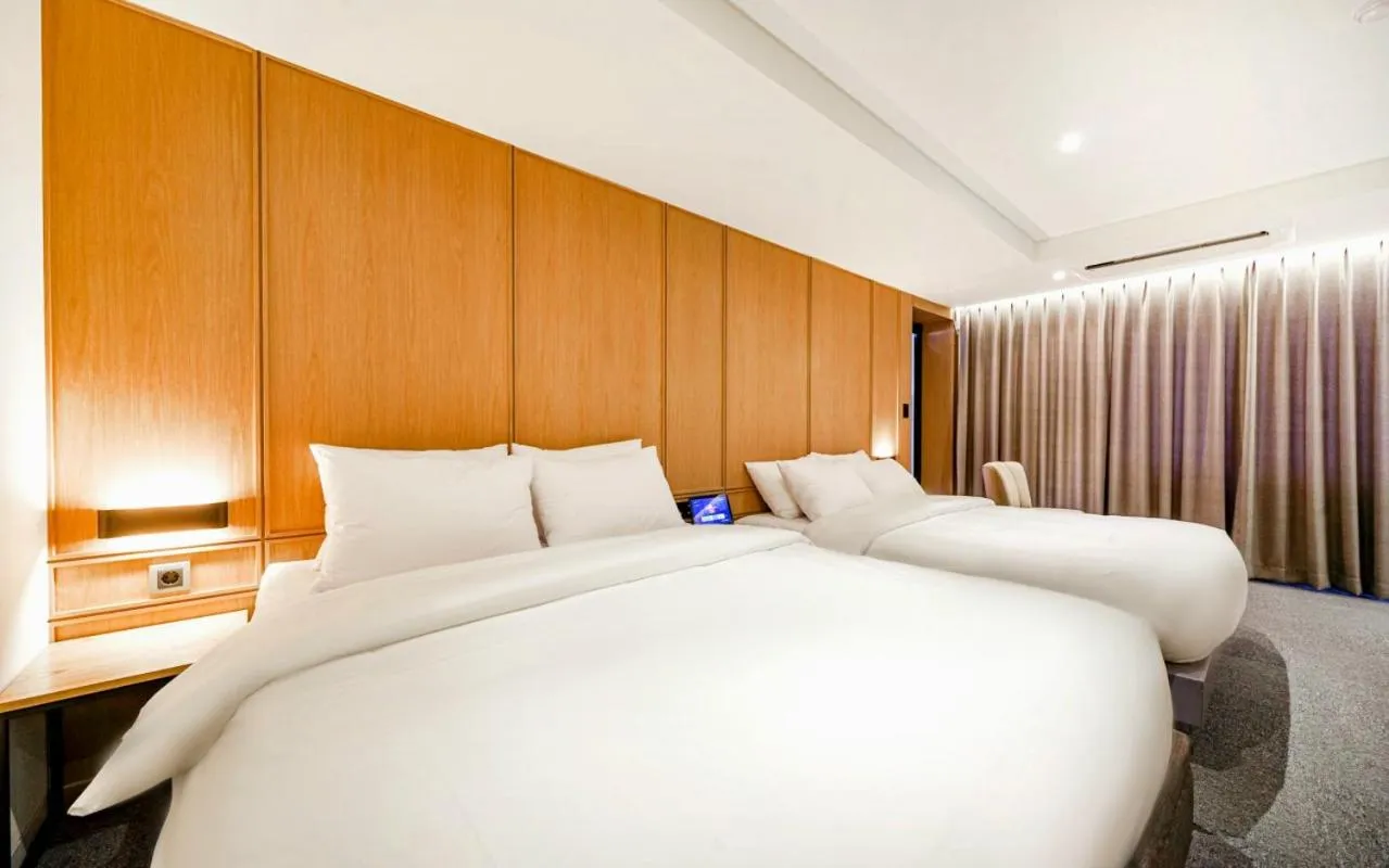 Bed in Haeundae The Van Hotel