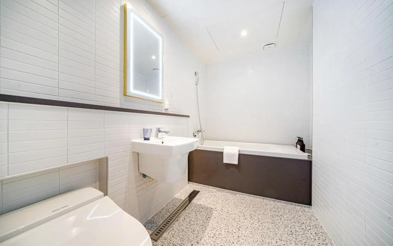 Shower in Haeundae The Van Hotel