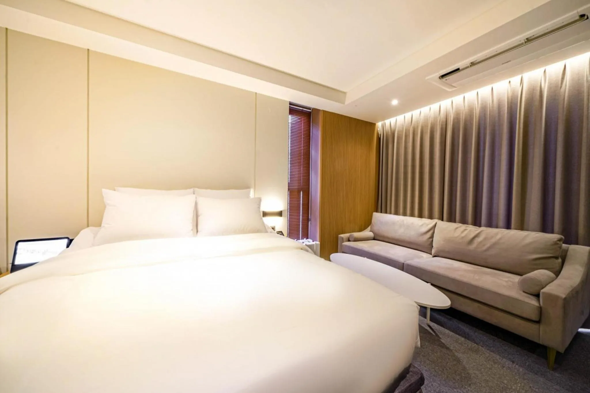 Bedroom, Bed in Haeundae The Van Hotel