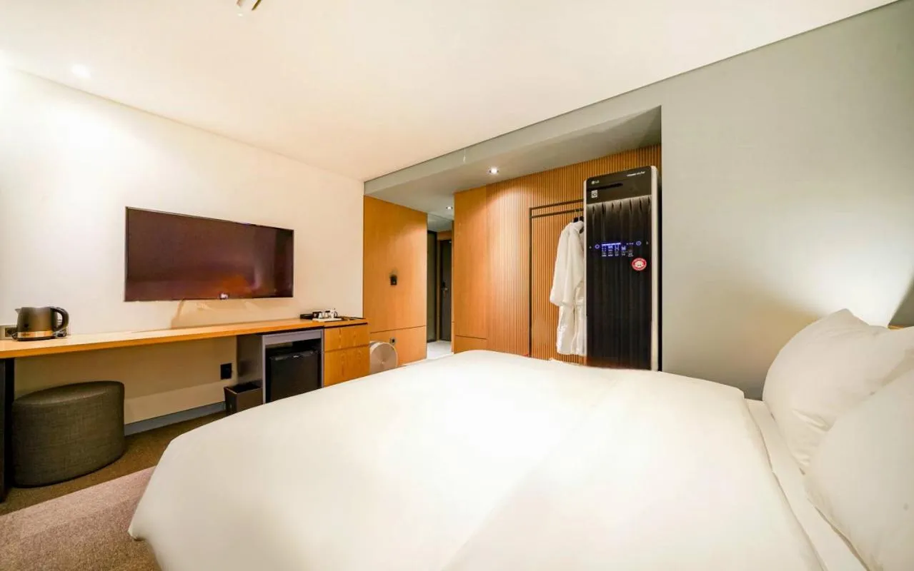 Bed in Haeundae The Van Hotel