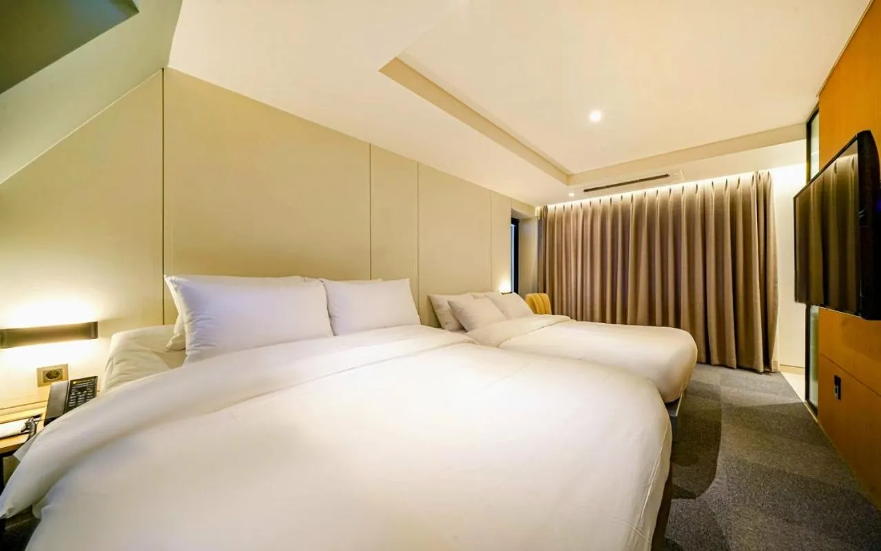 Bed in Haeundae The Van Hotel