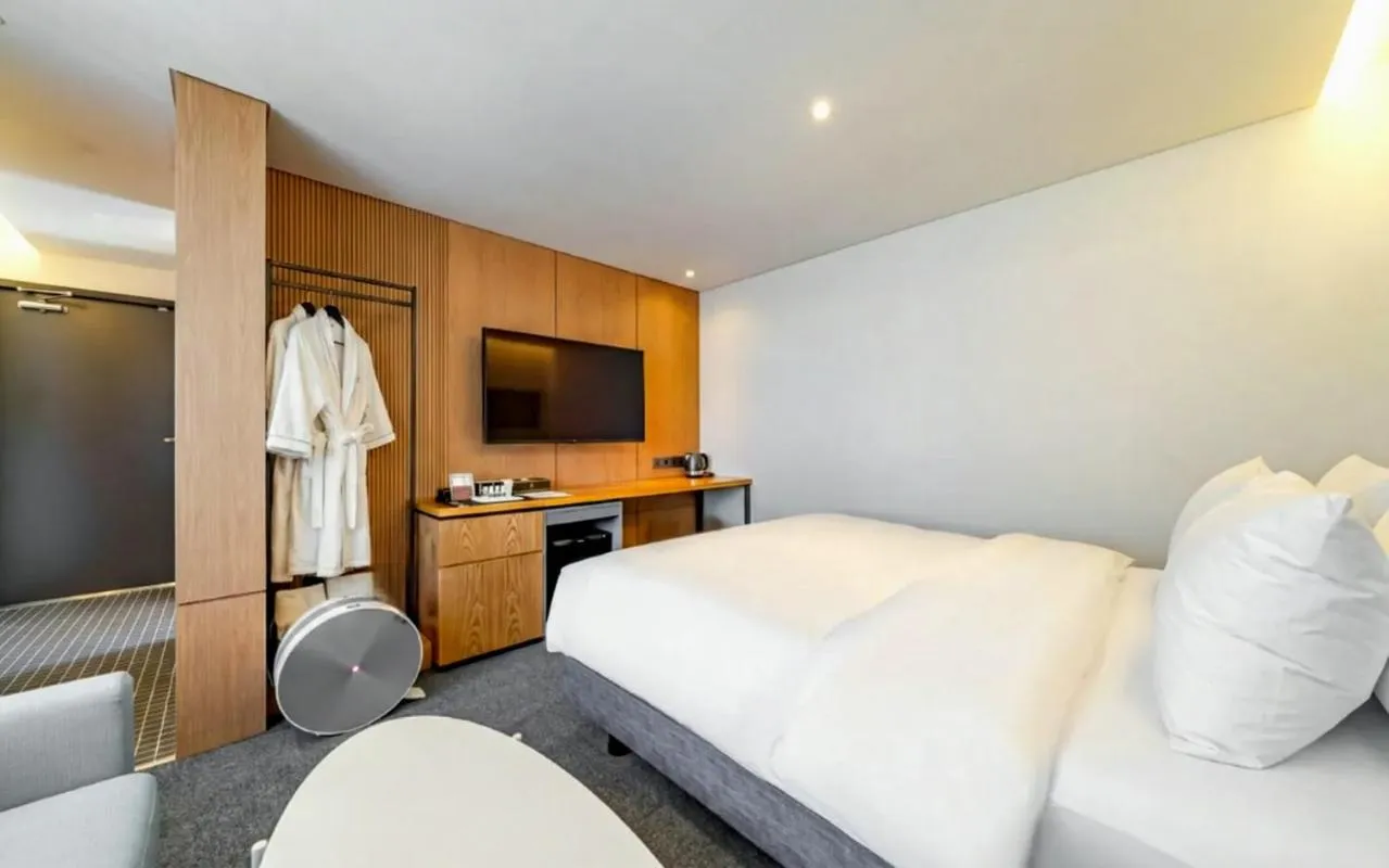 Bed in Haeundae The Van Hotel