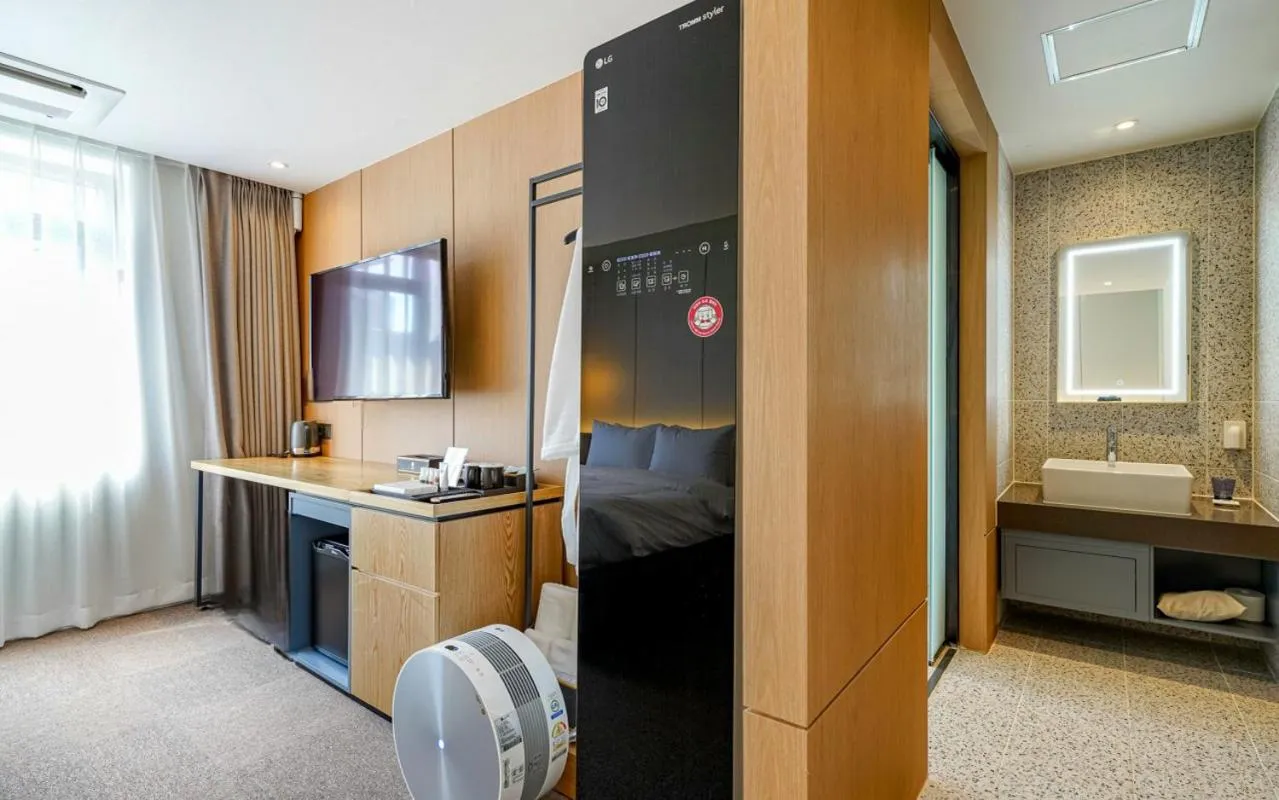 Bed in Haeundae The Van Hotel