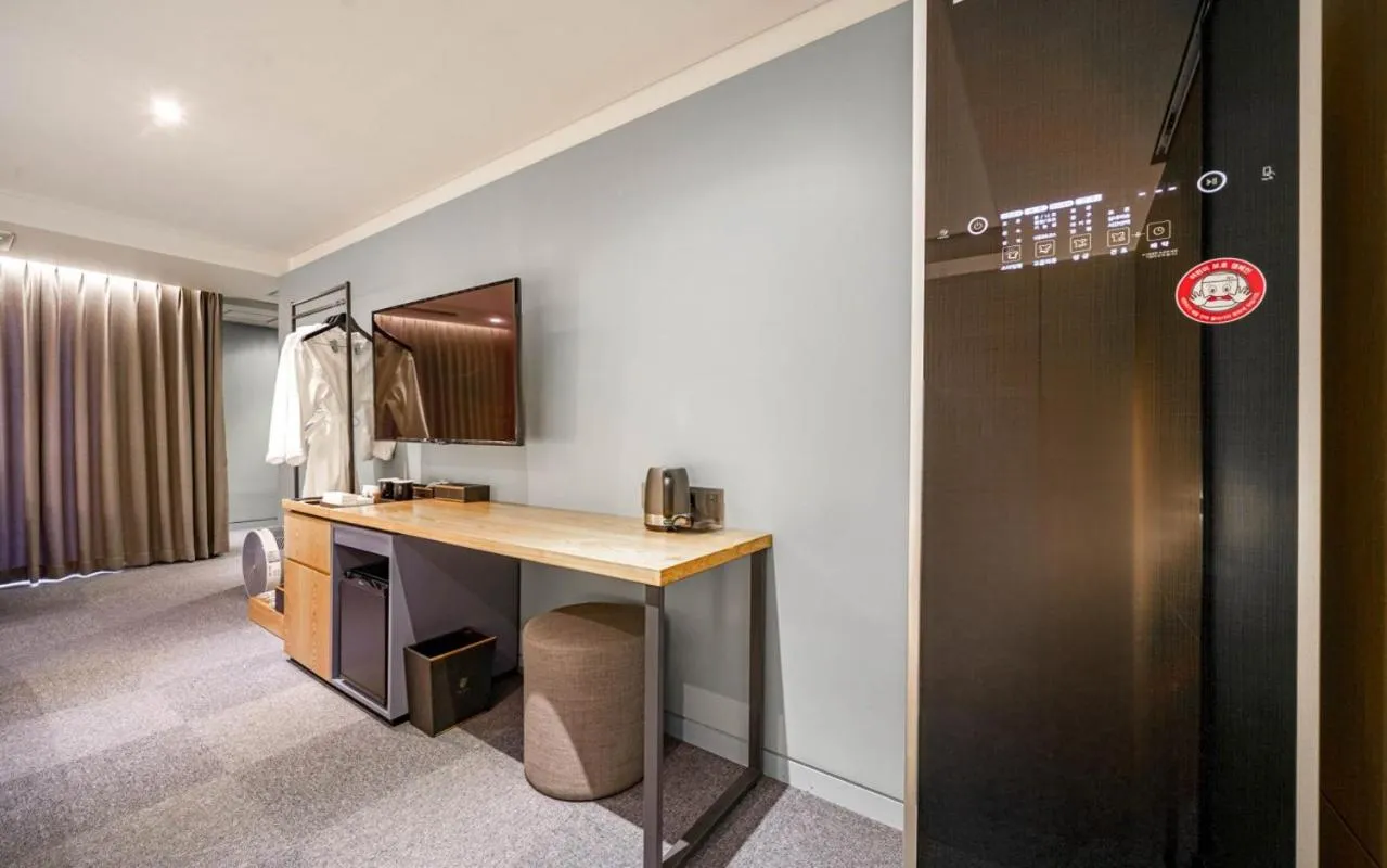 TV and multimedia in Haeundae The Van Hotel