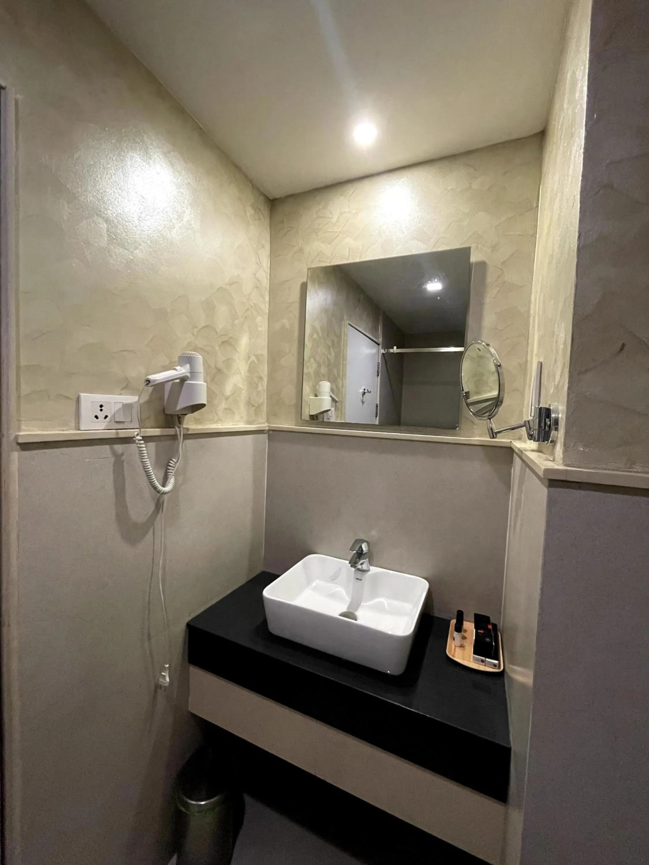 Bathroom in Hotel Indriya Wayanad