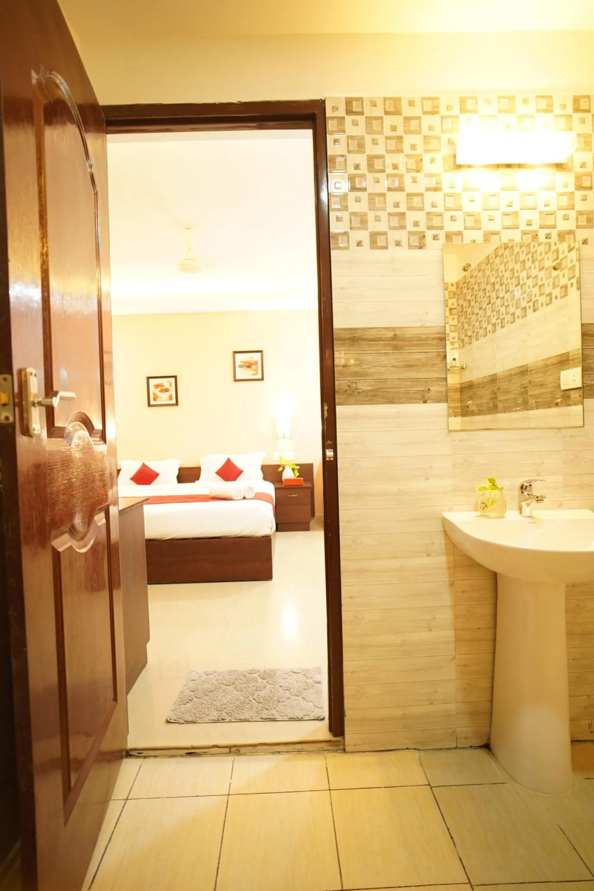 Bathroom, Bed in North Centre