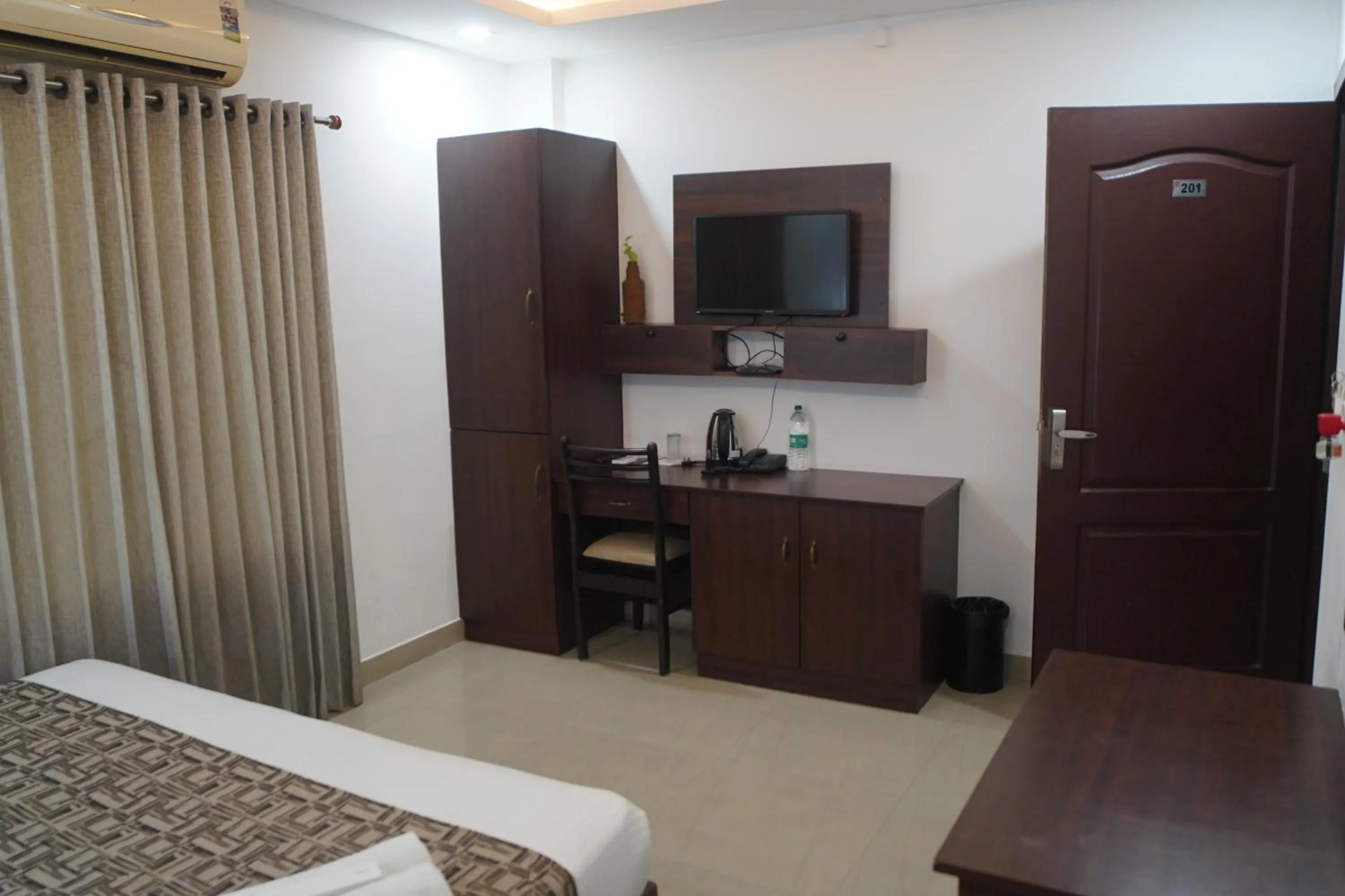 Bedroom, Bed in North Centre