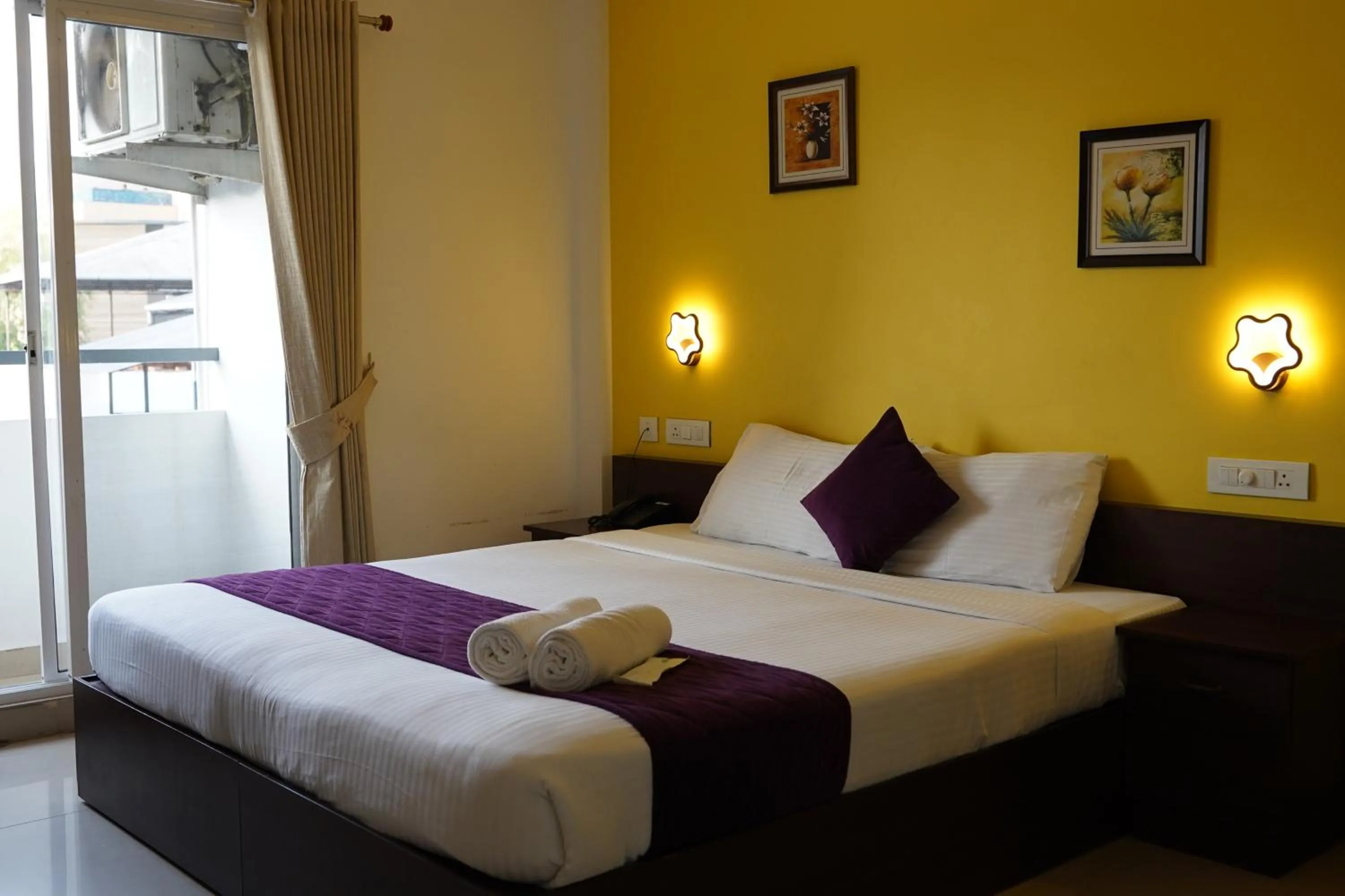 Deluxe Double Room with Balcony in North Centre