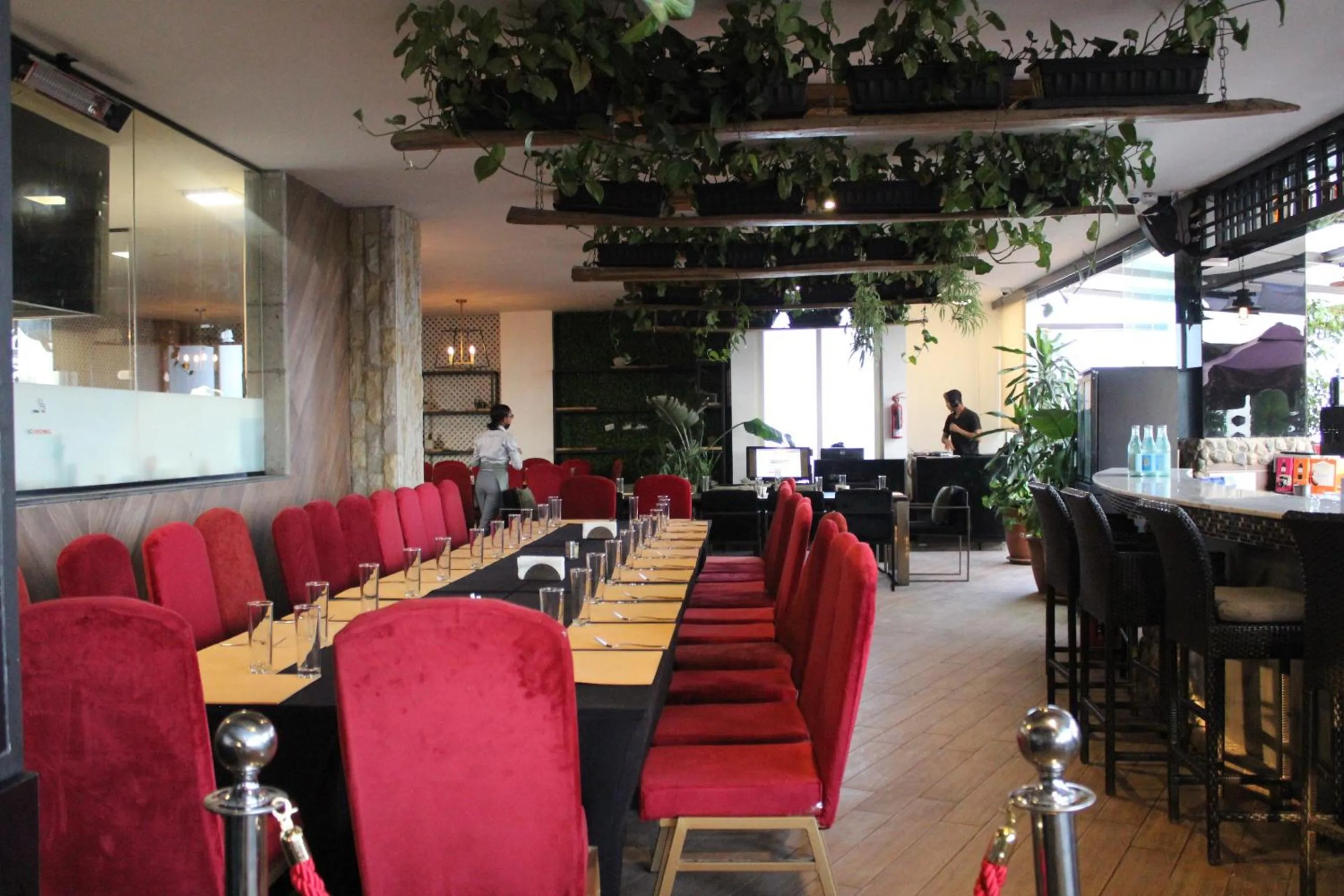 Restaurant/places to eat in Monarch Hotel