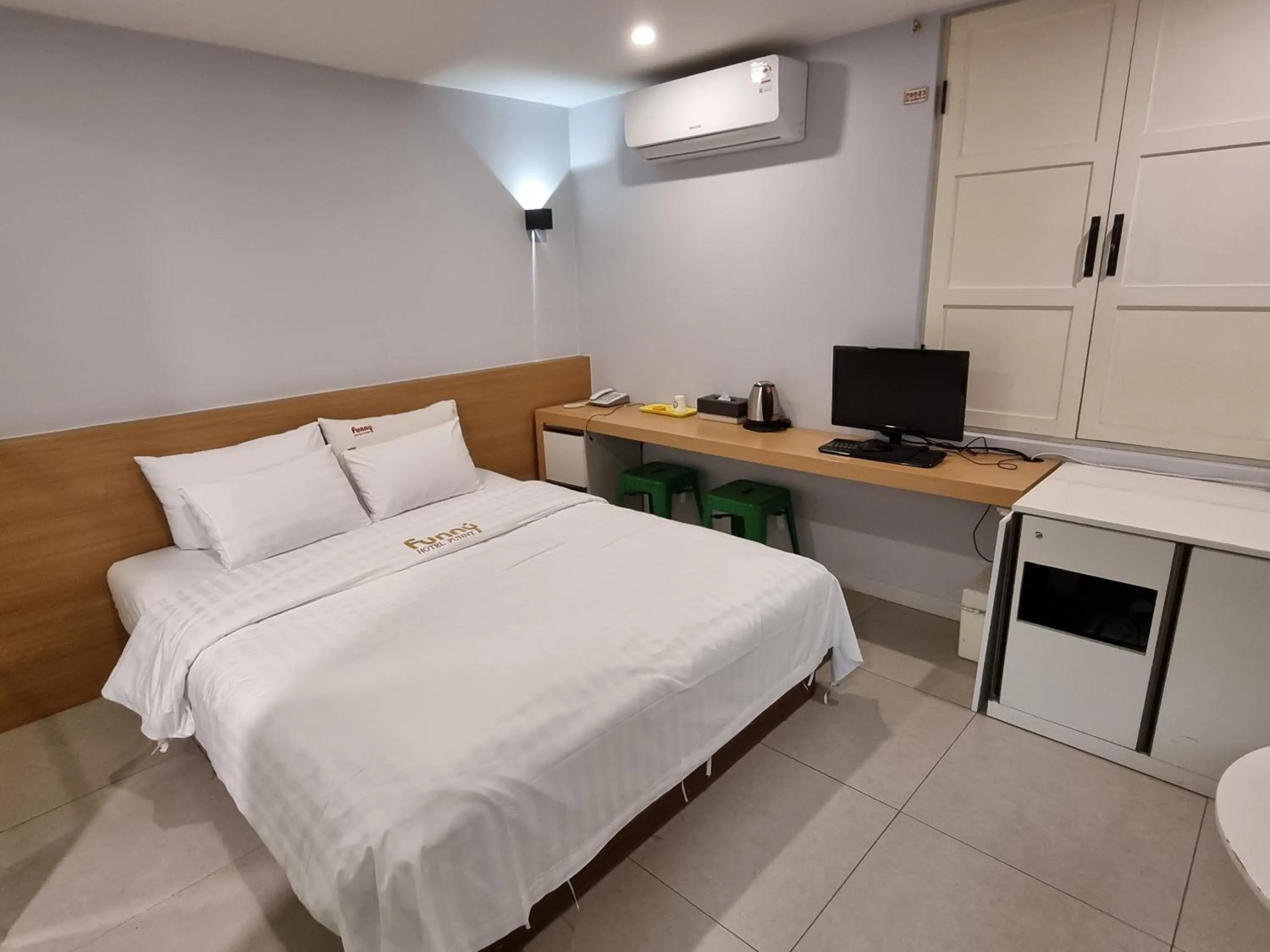 Bedroom, Bed in Jamsil Funny Hotel